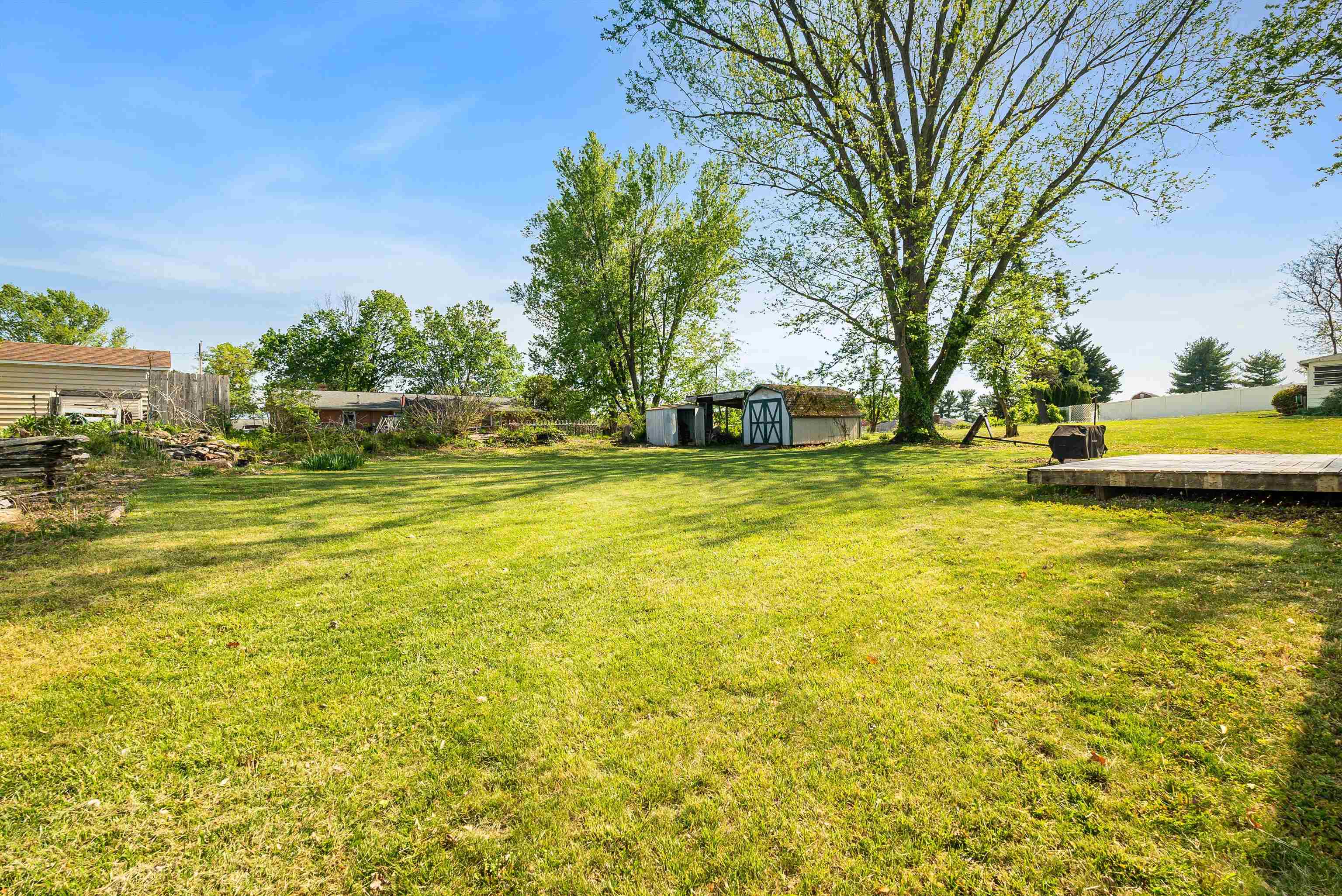 135 SUNSET DR