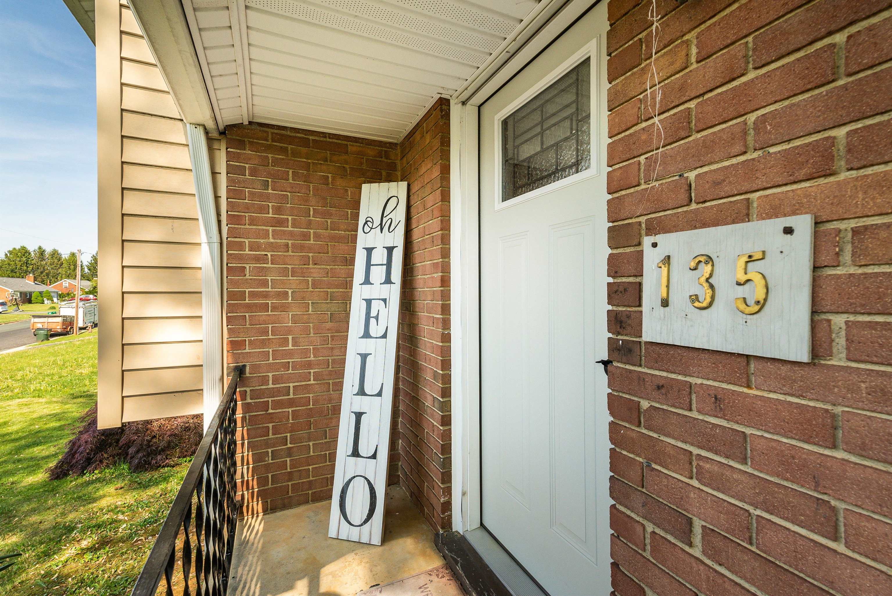 135 SUNSET DR