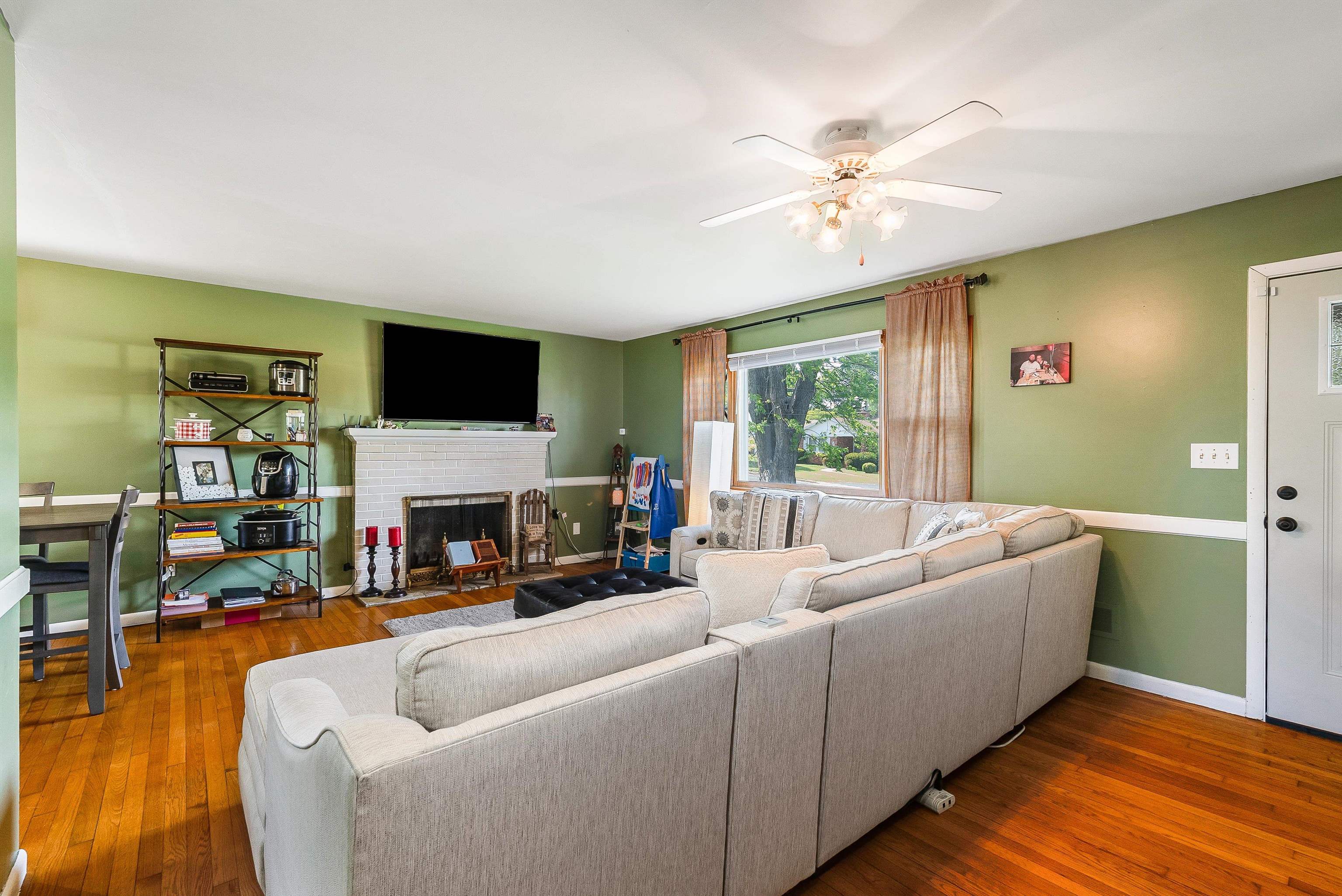 135 SUNSET DR