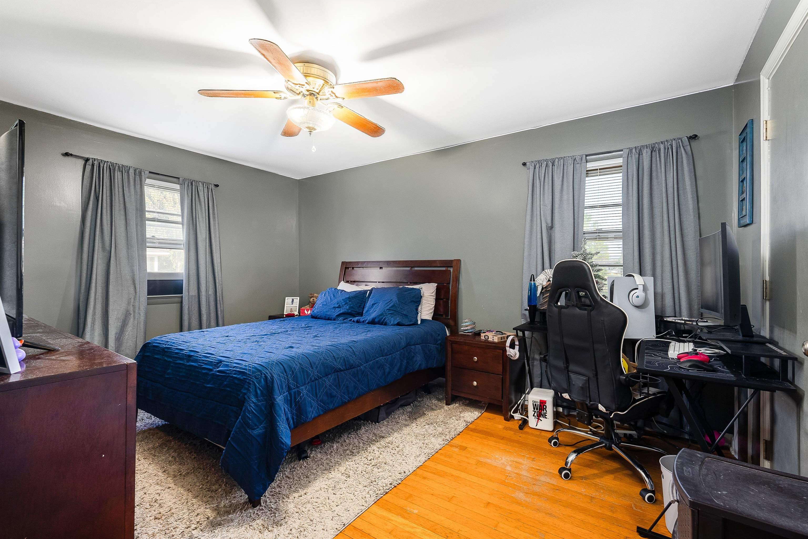 135 SUNSET DR