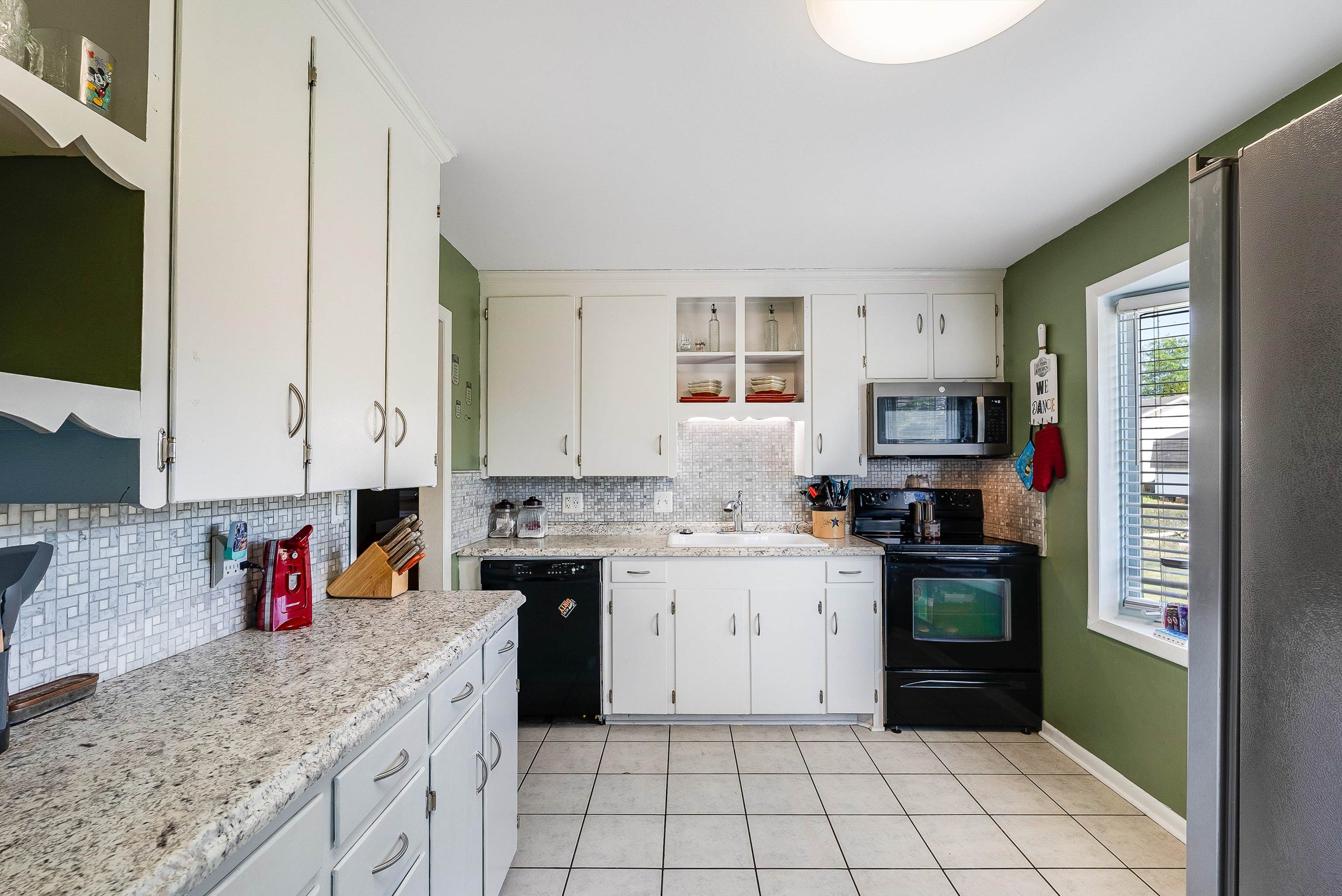 135 SUNSET DR