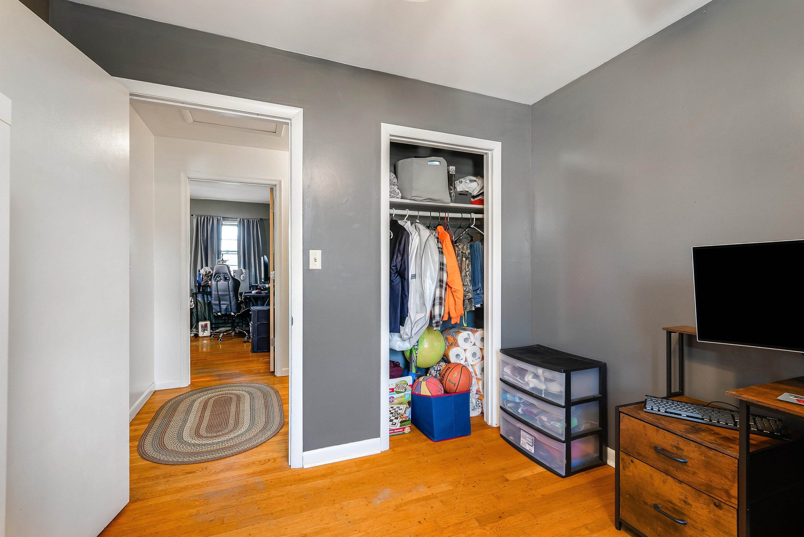 135 SUNSET DR