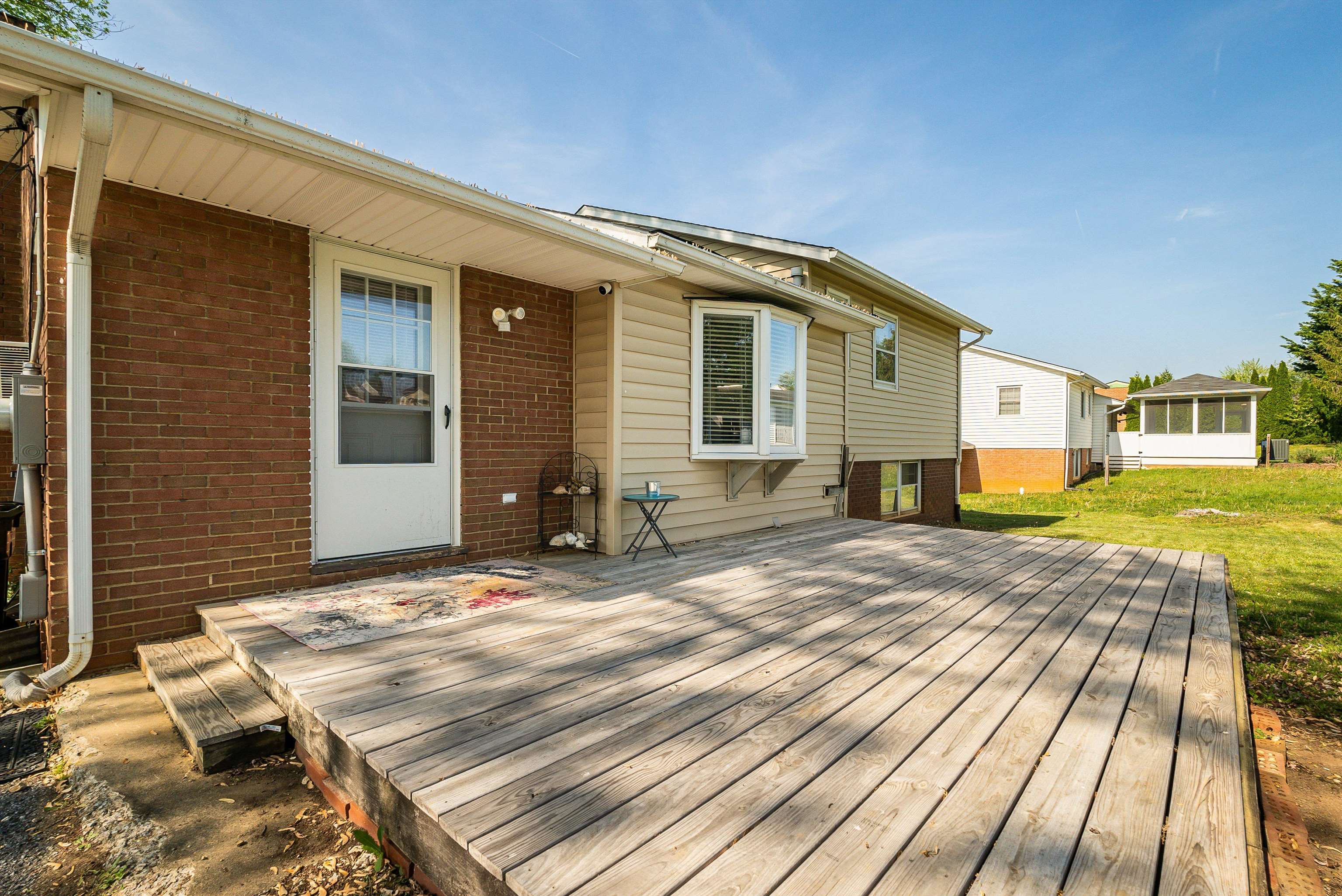 135 SUNSET DR