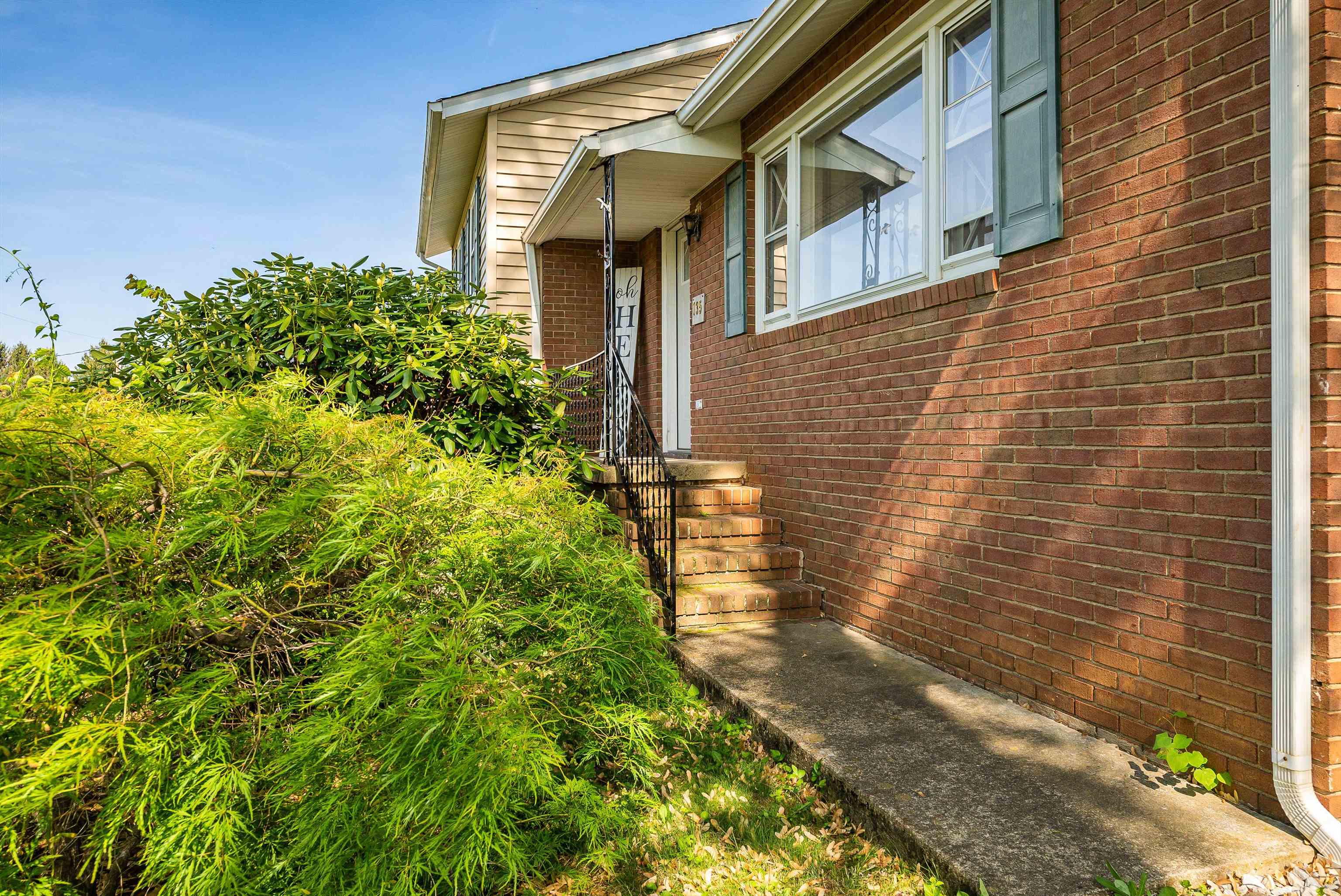 135 SUNSET DR