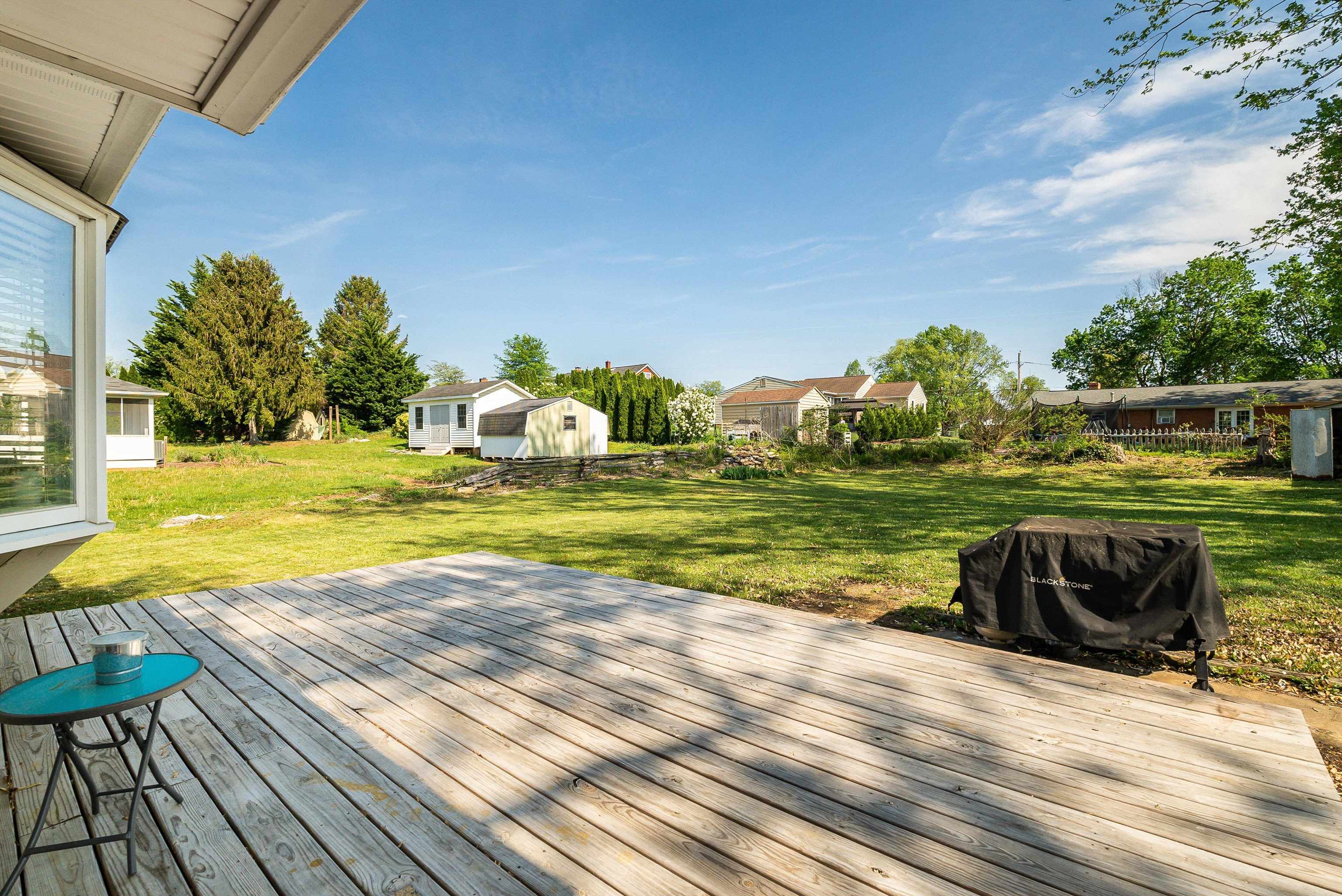 135 SUNSET DR
