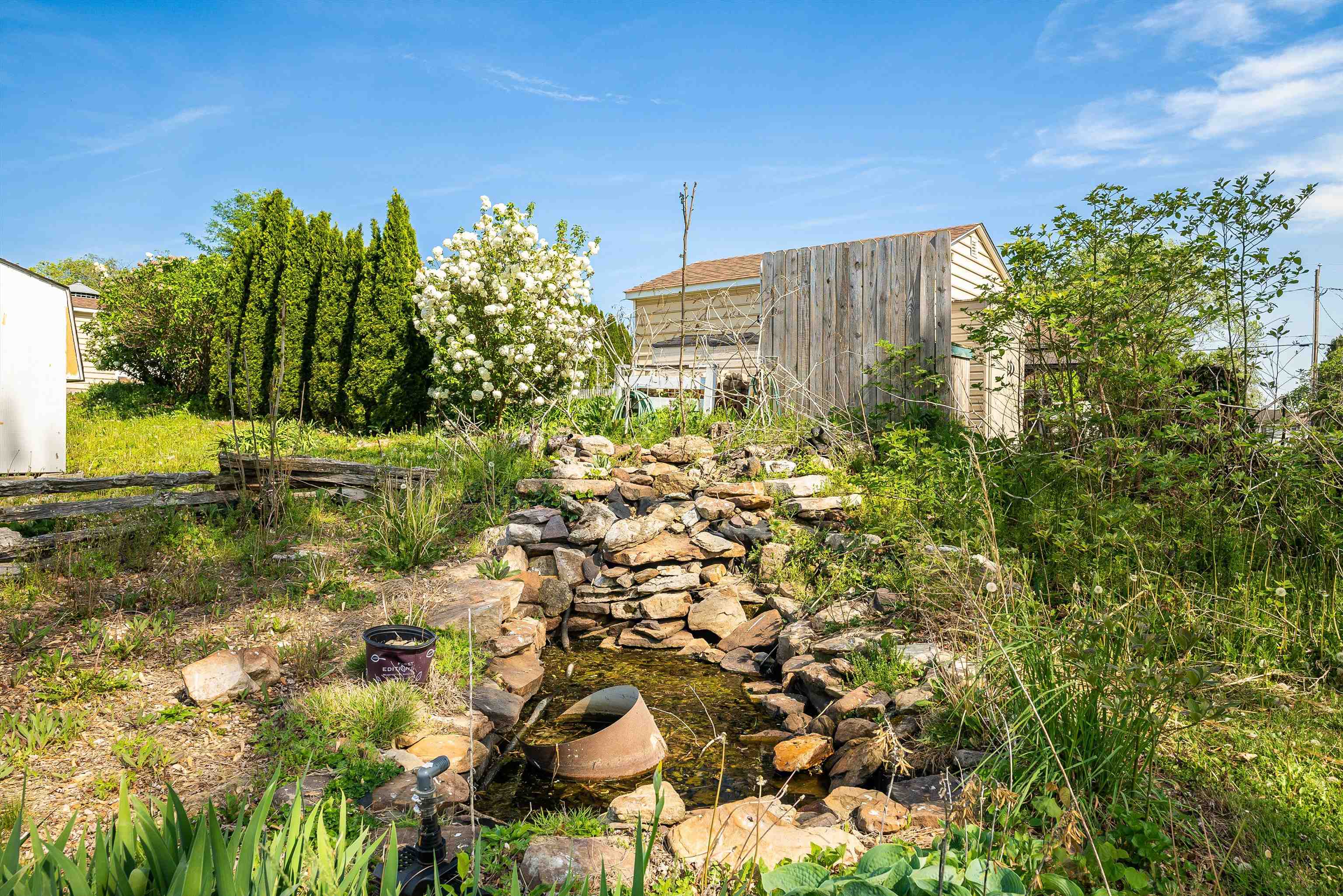 135 SUNSET DR