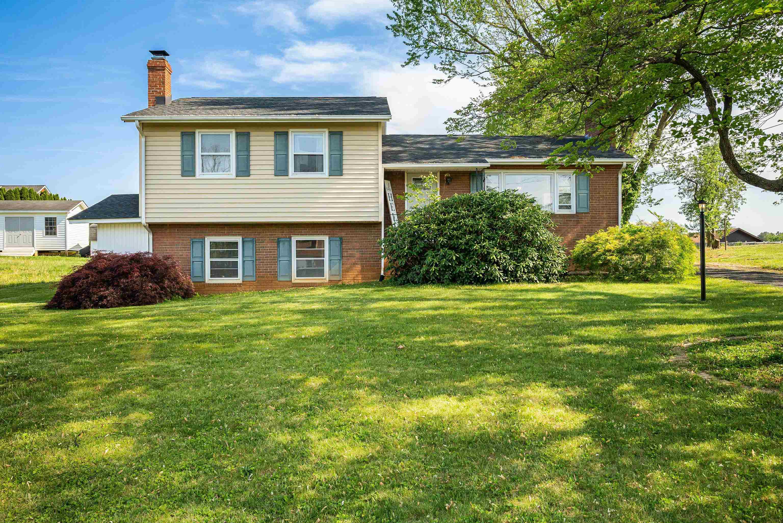 135 SUNSET DR