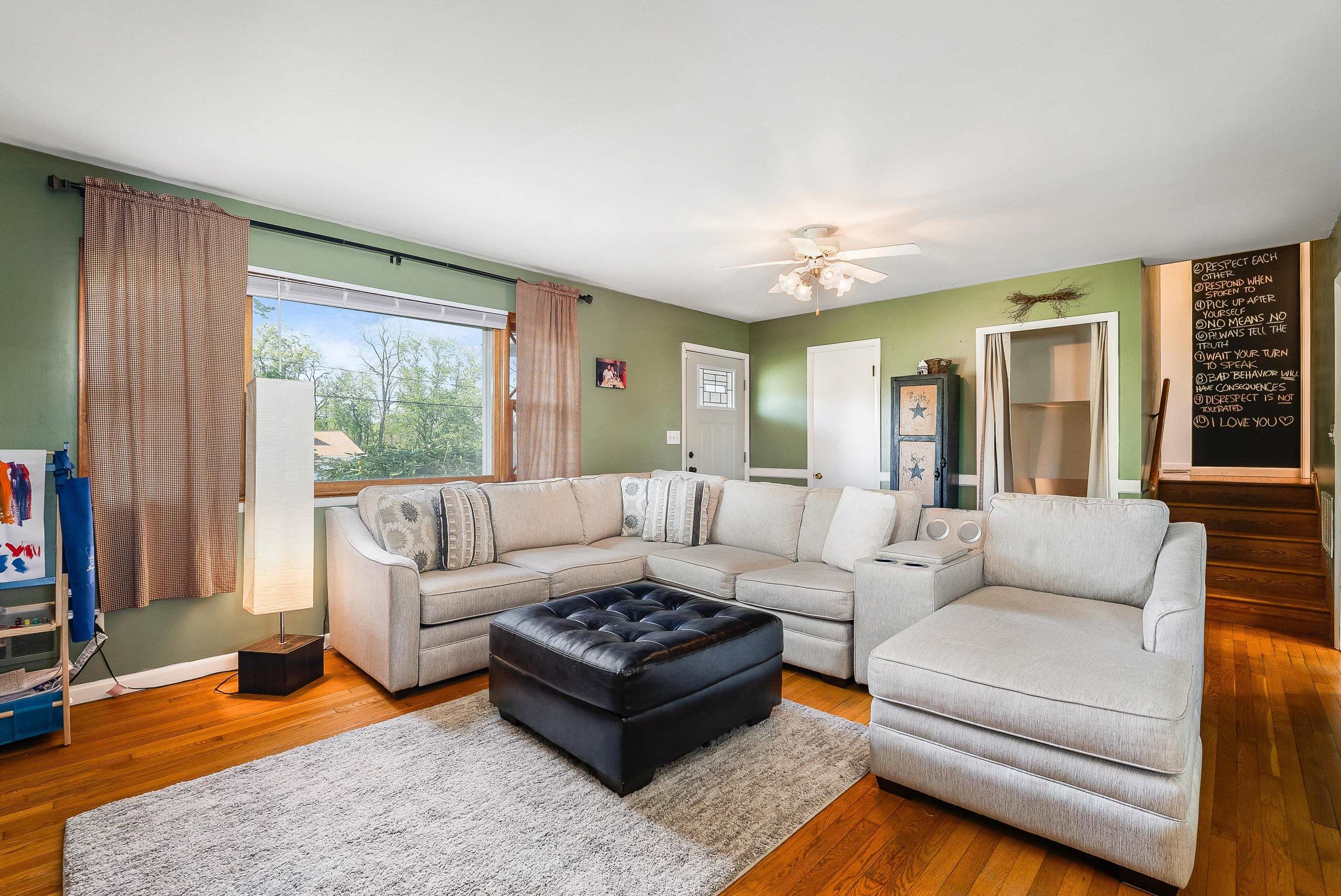 135 SUNSET DR