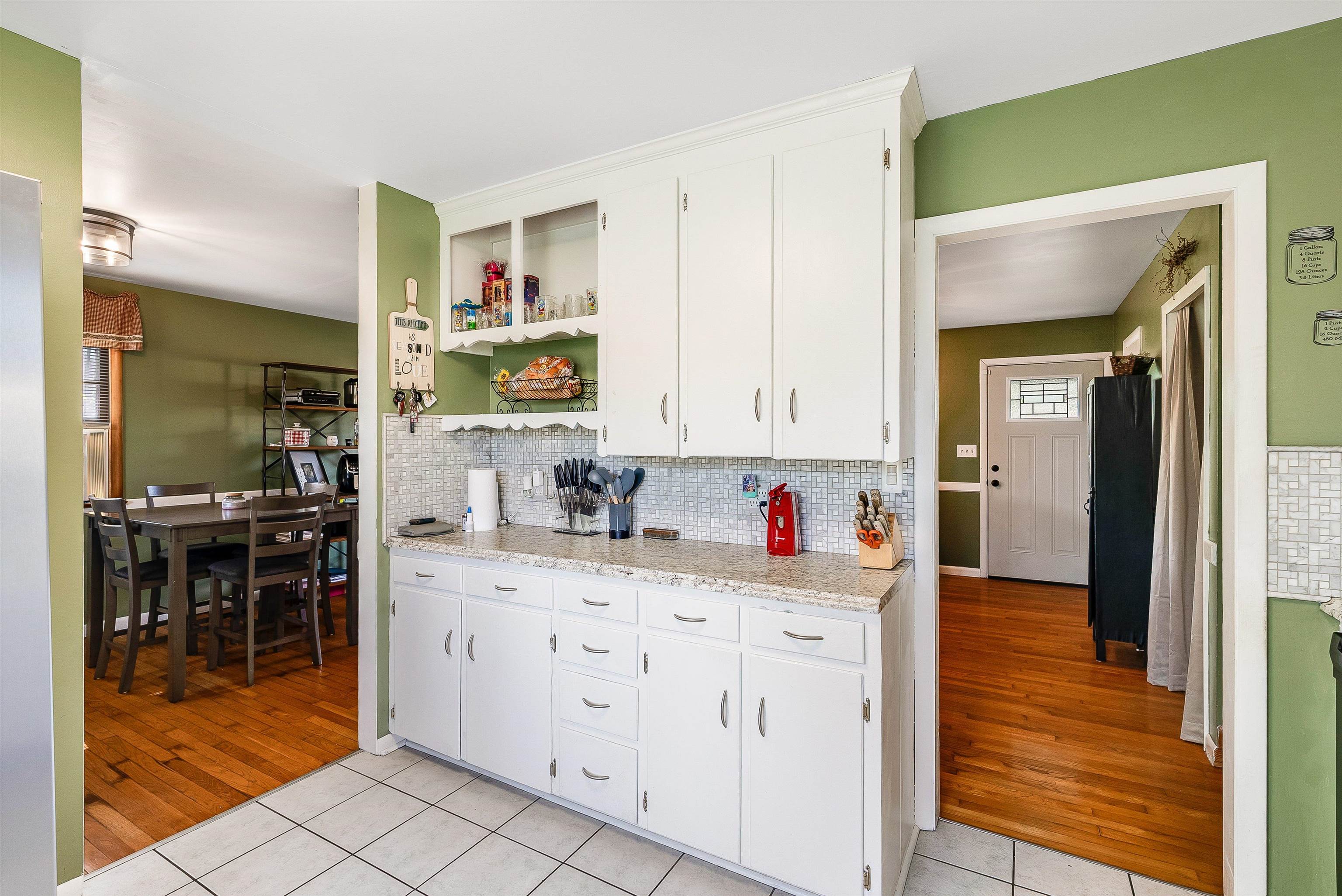 135 SUNSET DR