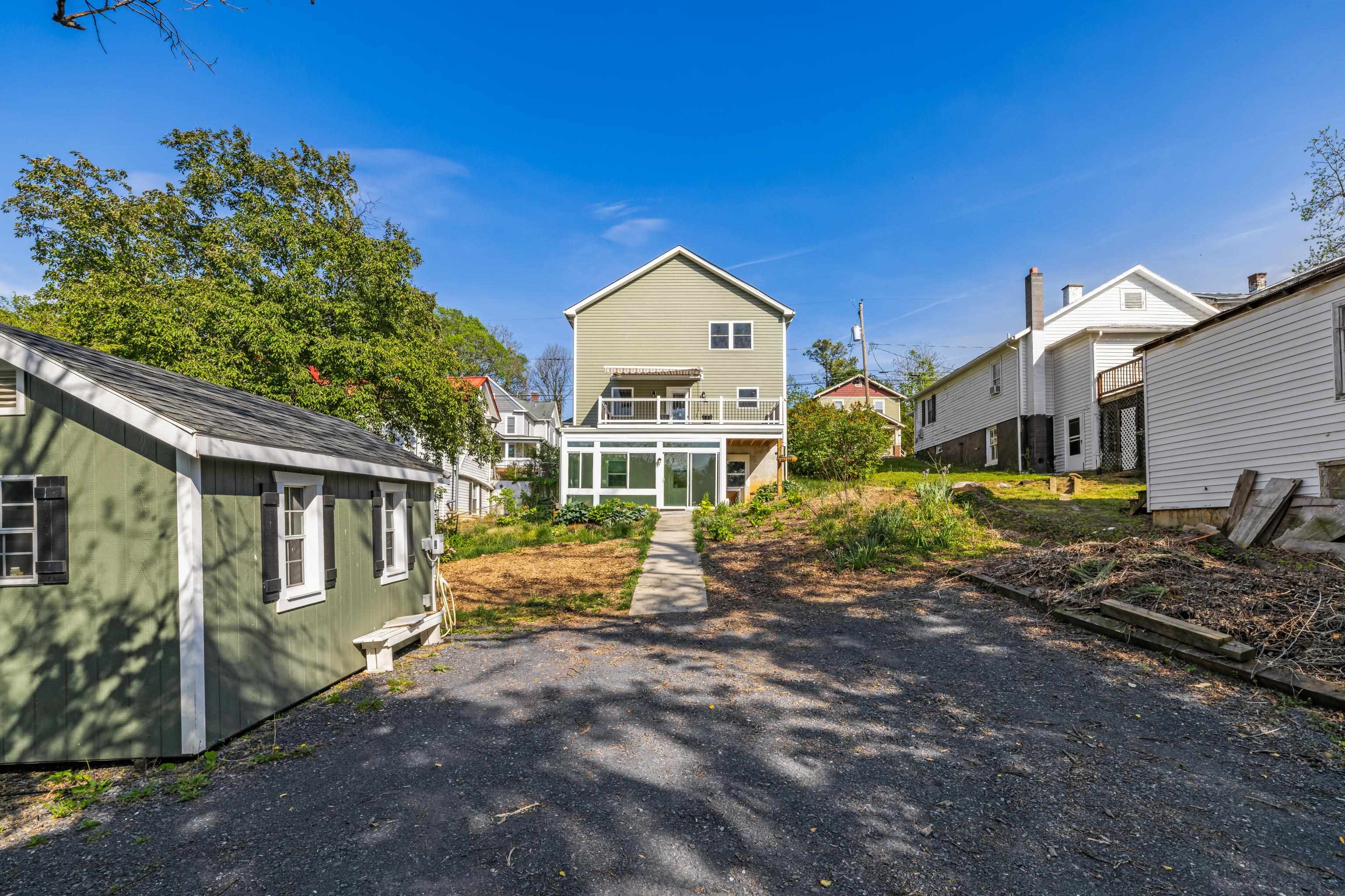 26 LAKE AVE