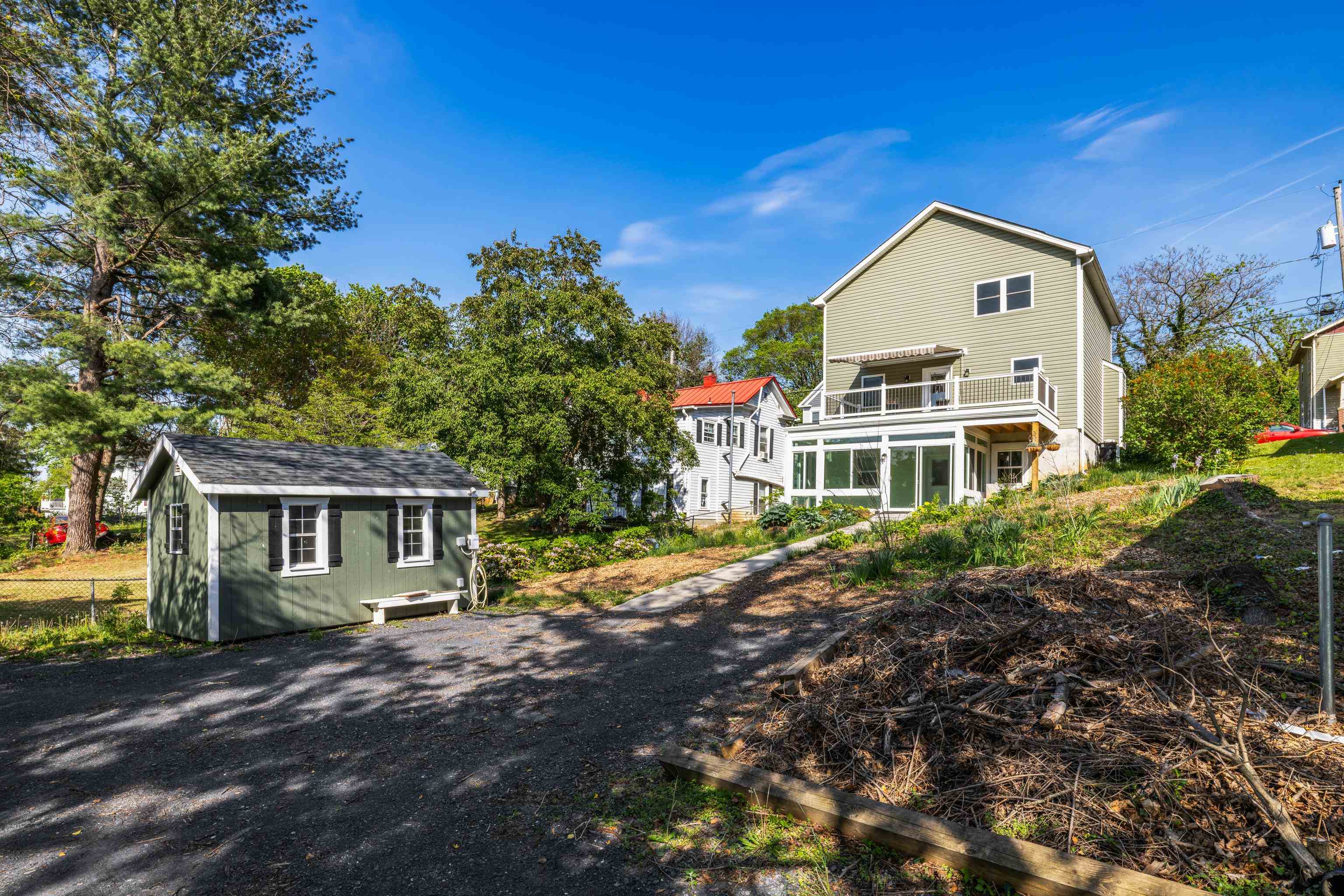 26 LAKE AVE