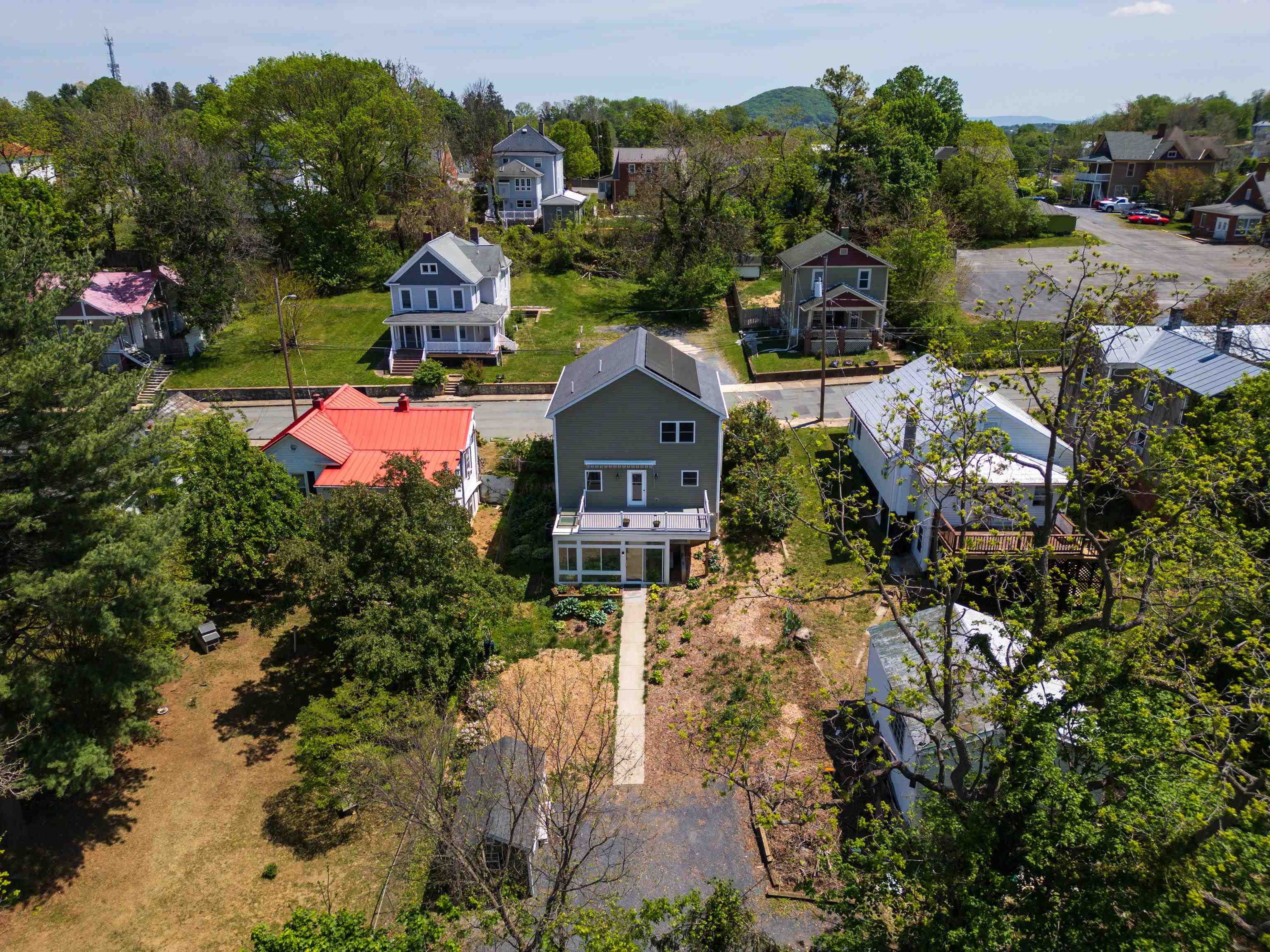 26 LAKE AVE