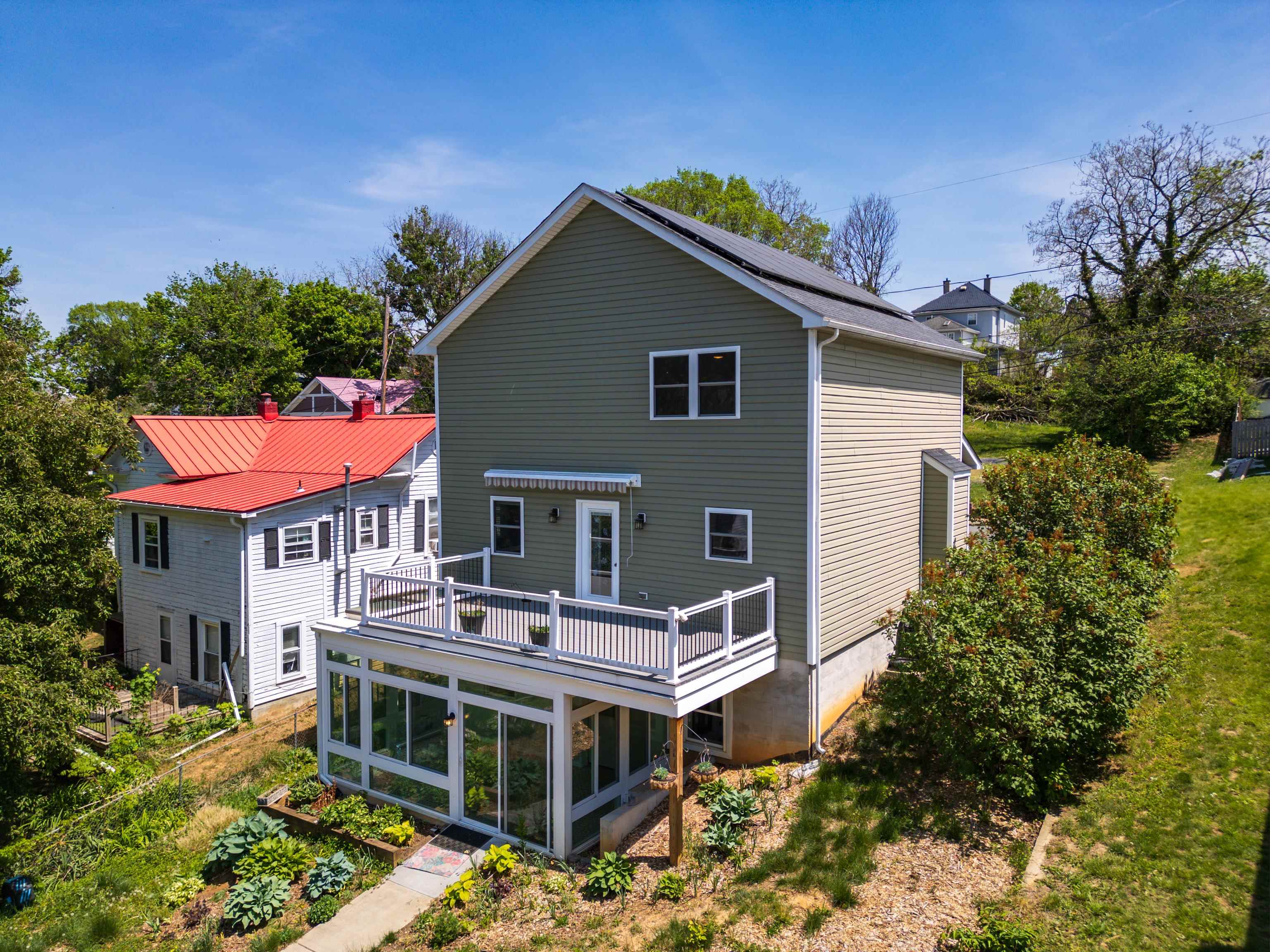 26 LAKE AVE