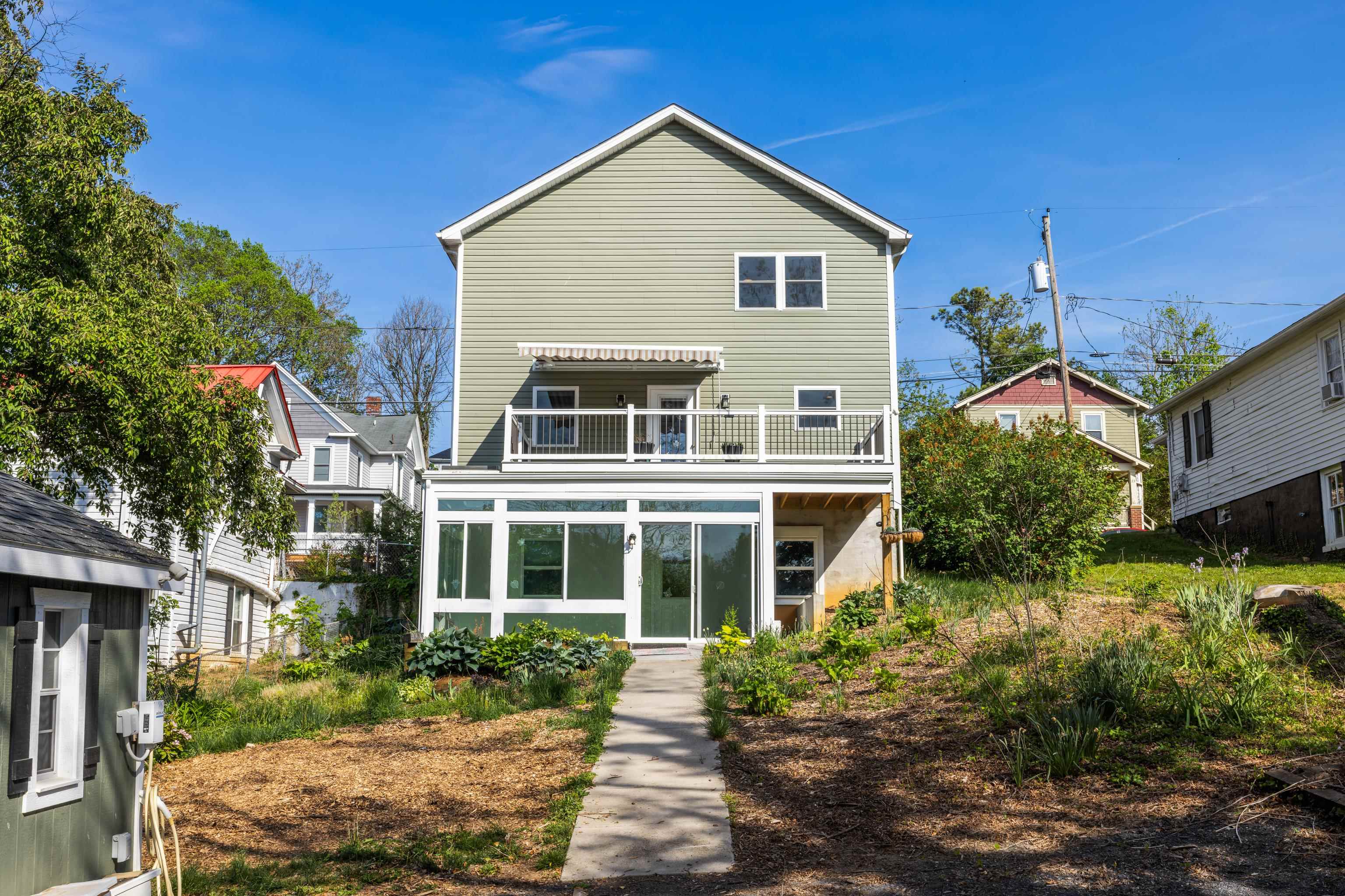 26 LAKE AVE
