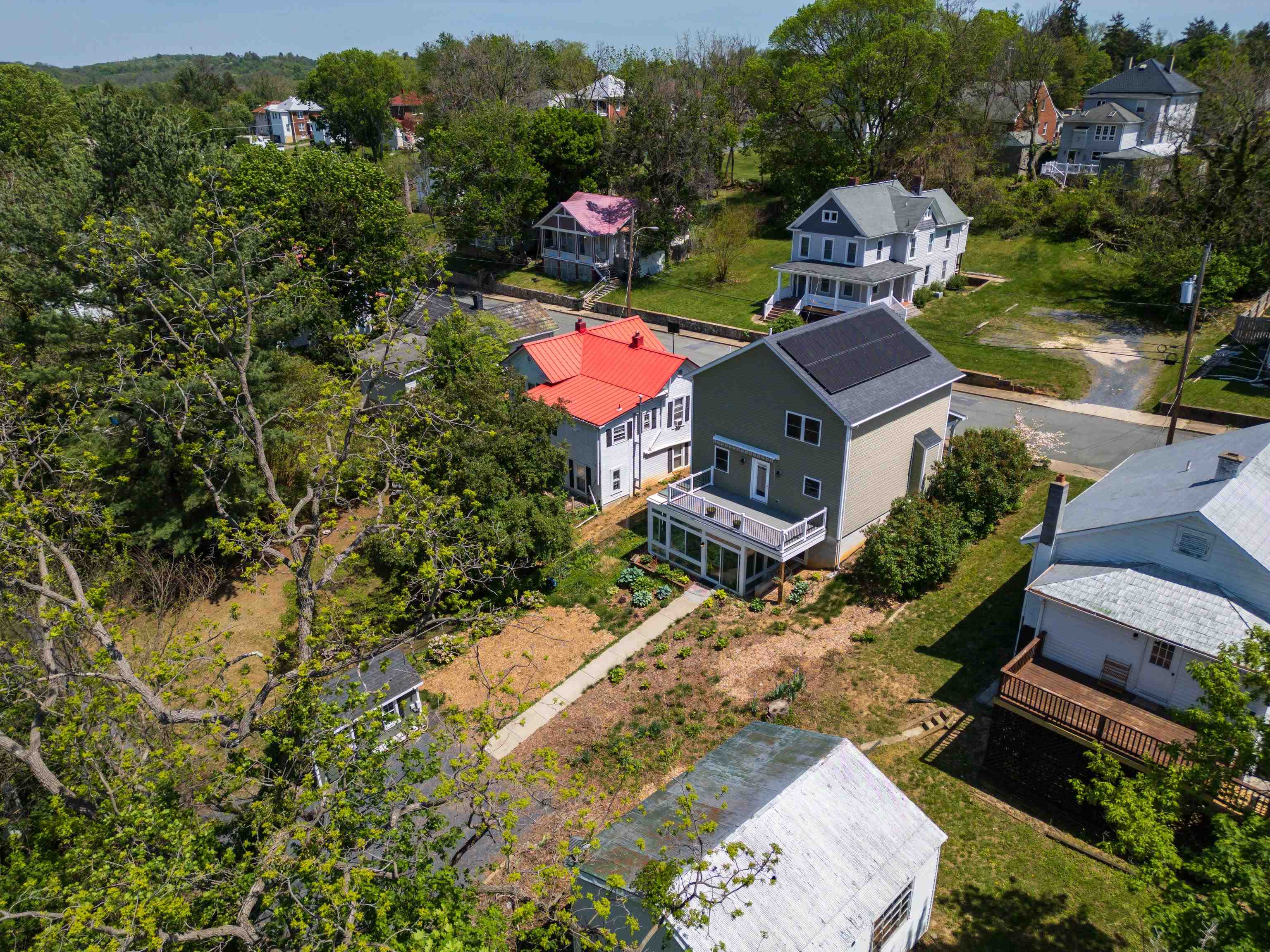 26 LAKE AVE