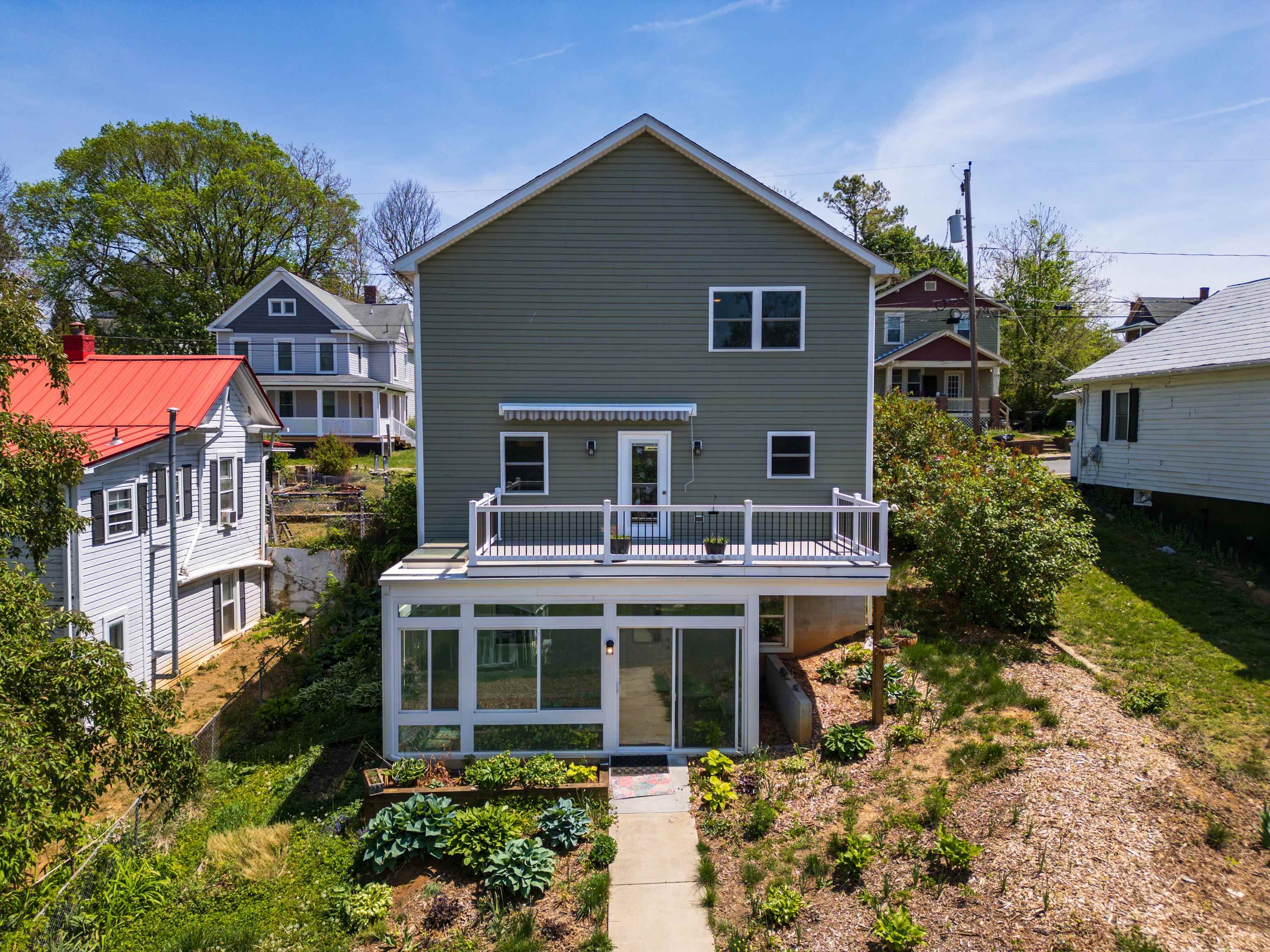 26 LAKE AVE