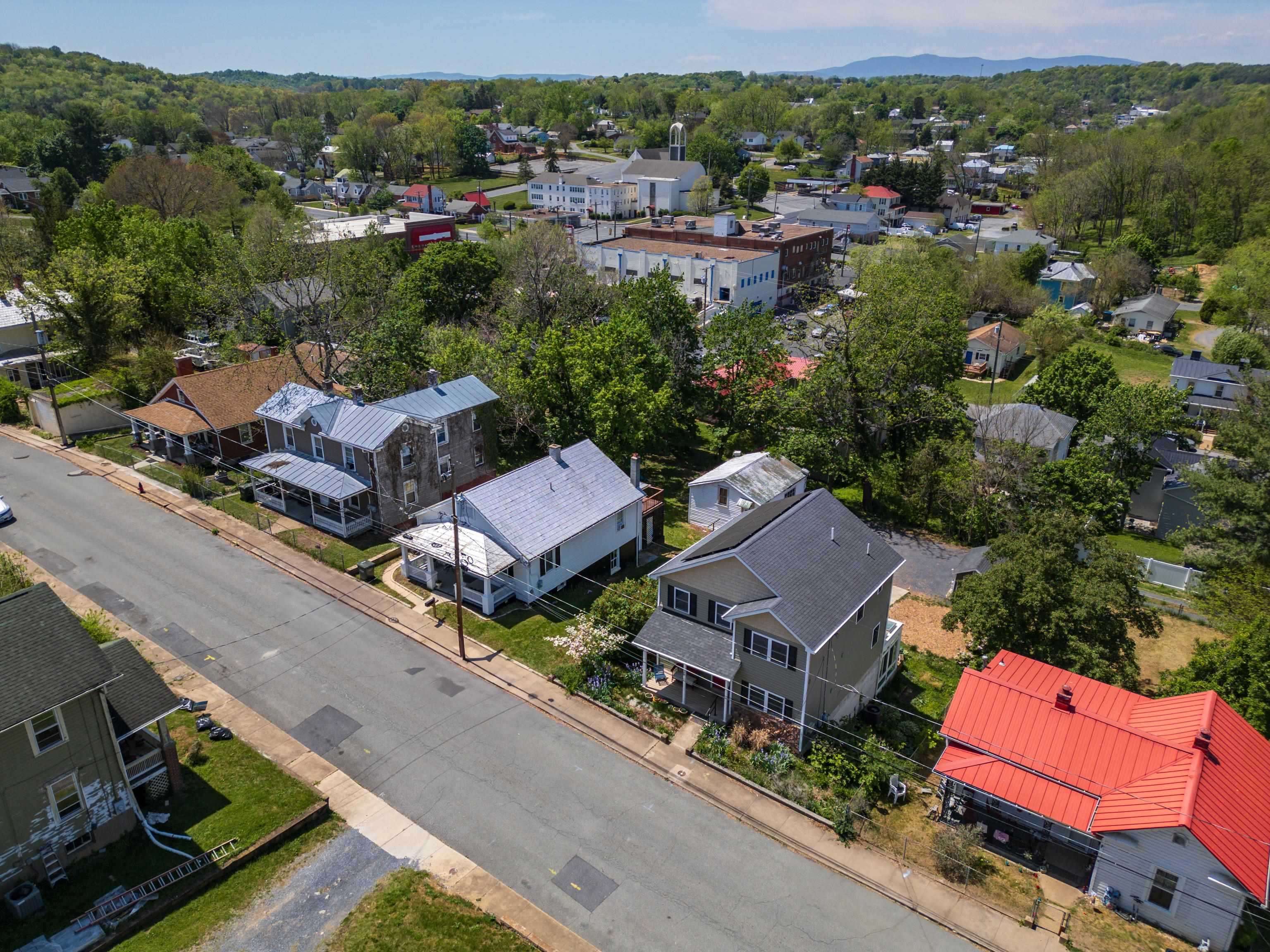 26 LAKE AVE