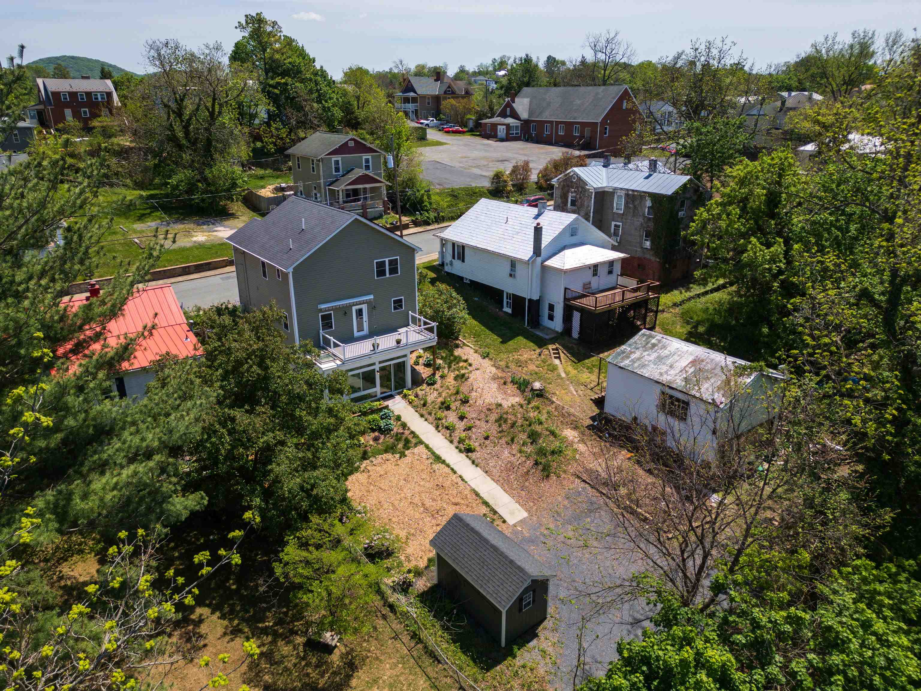 26 LAKE AVE