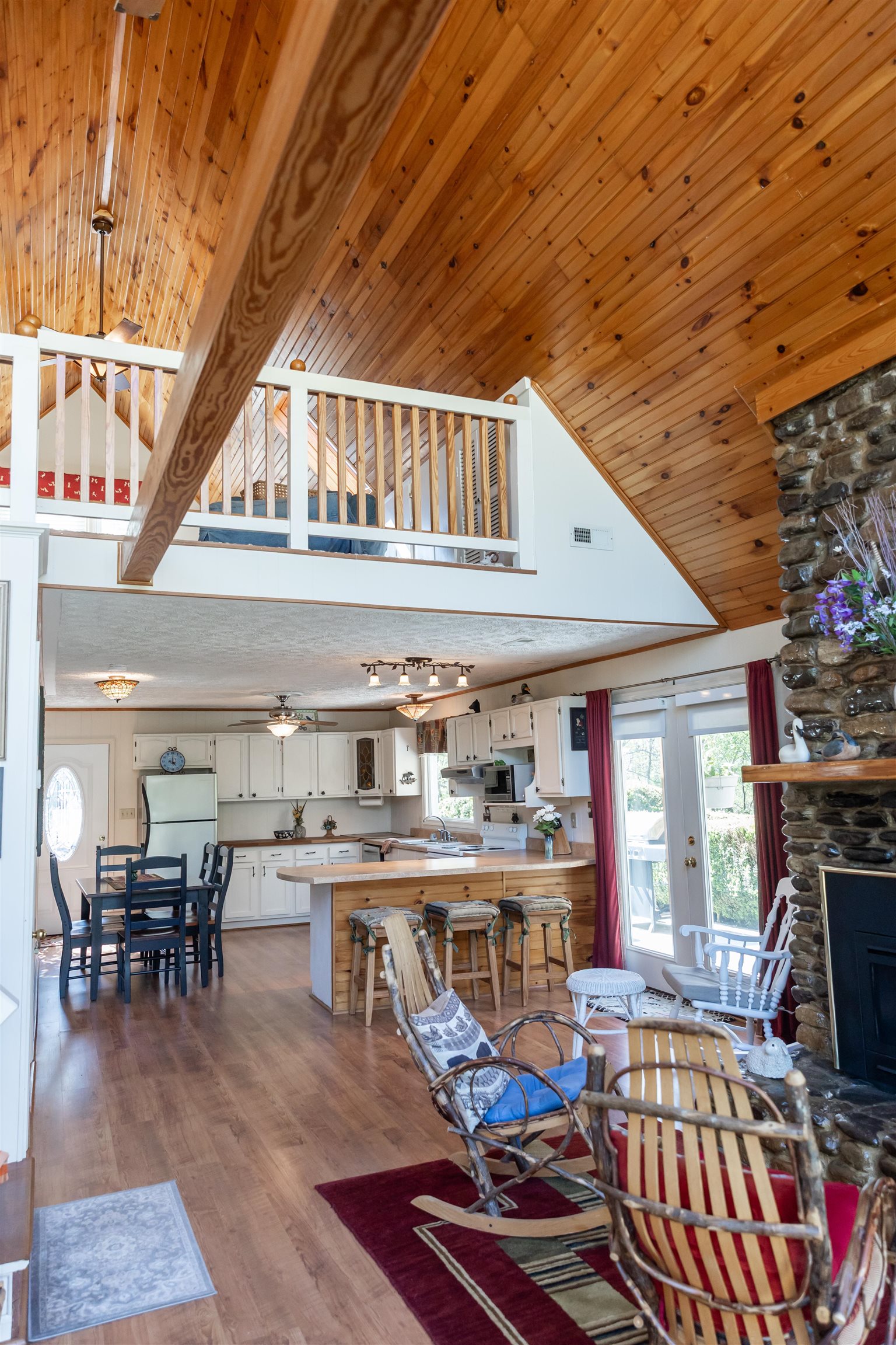 137 MCCURDY LN