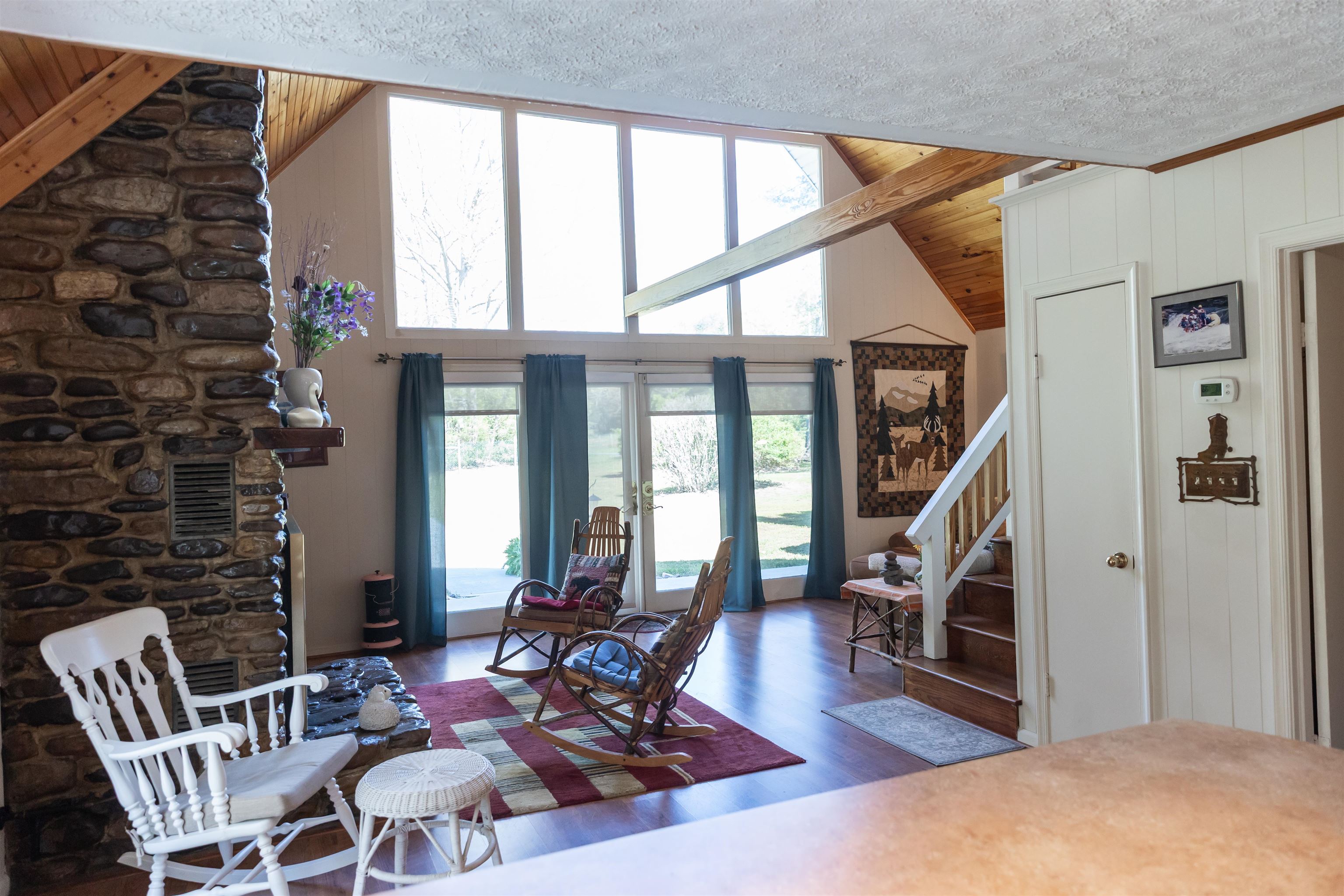 137 MCCURDY LN