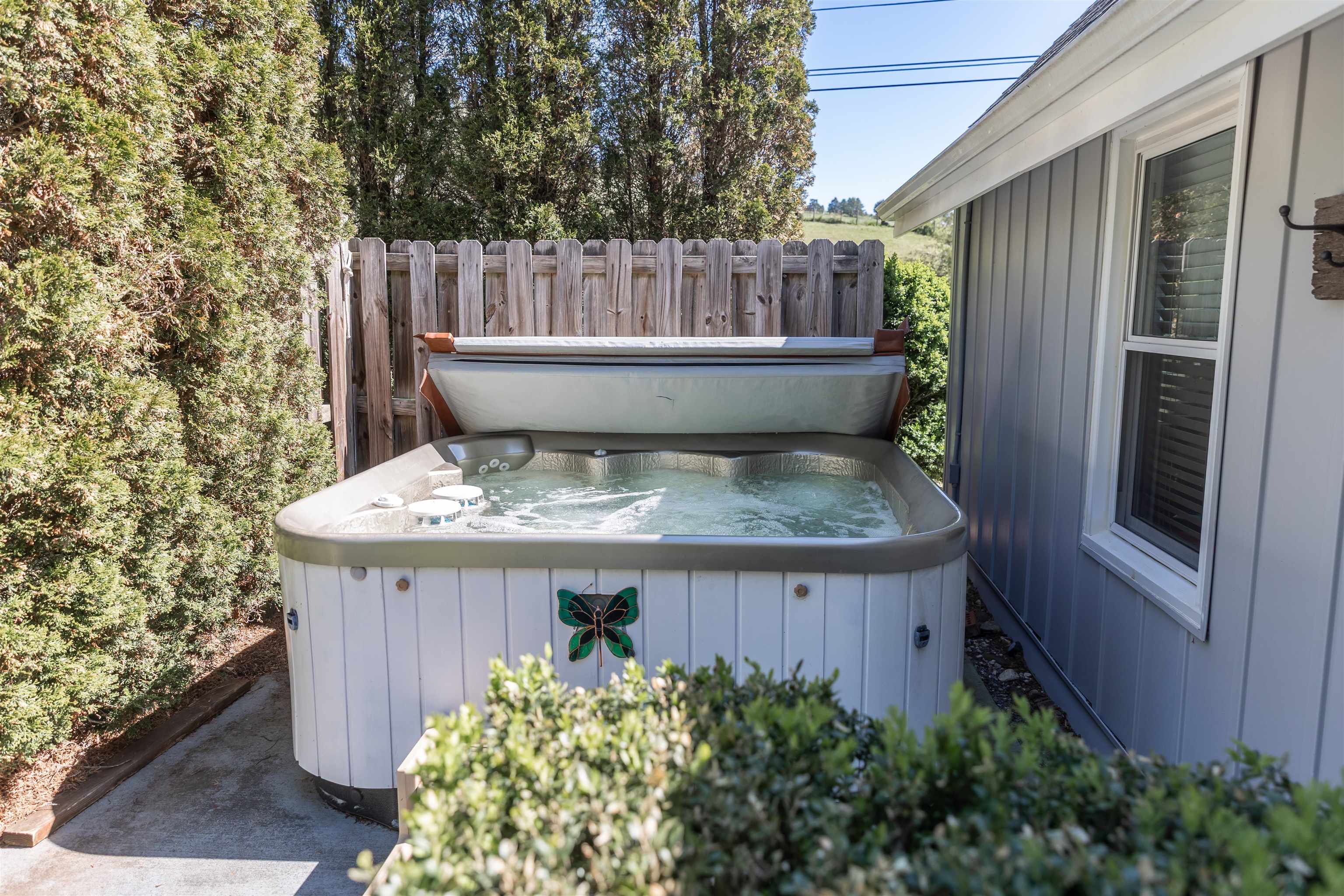 137 MCCURDY LN