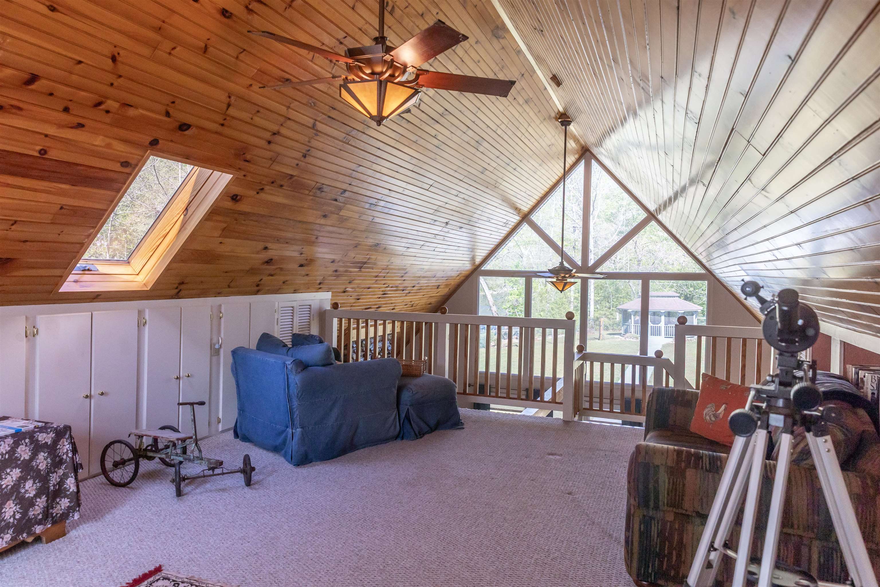 137 MCCURDY LN
