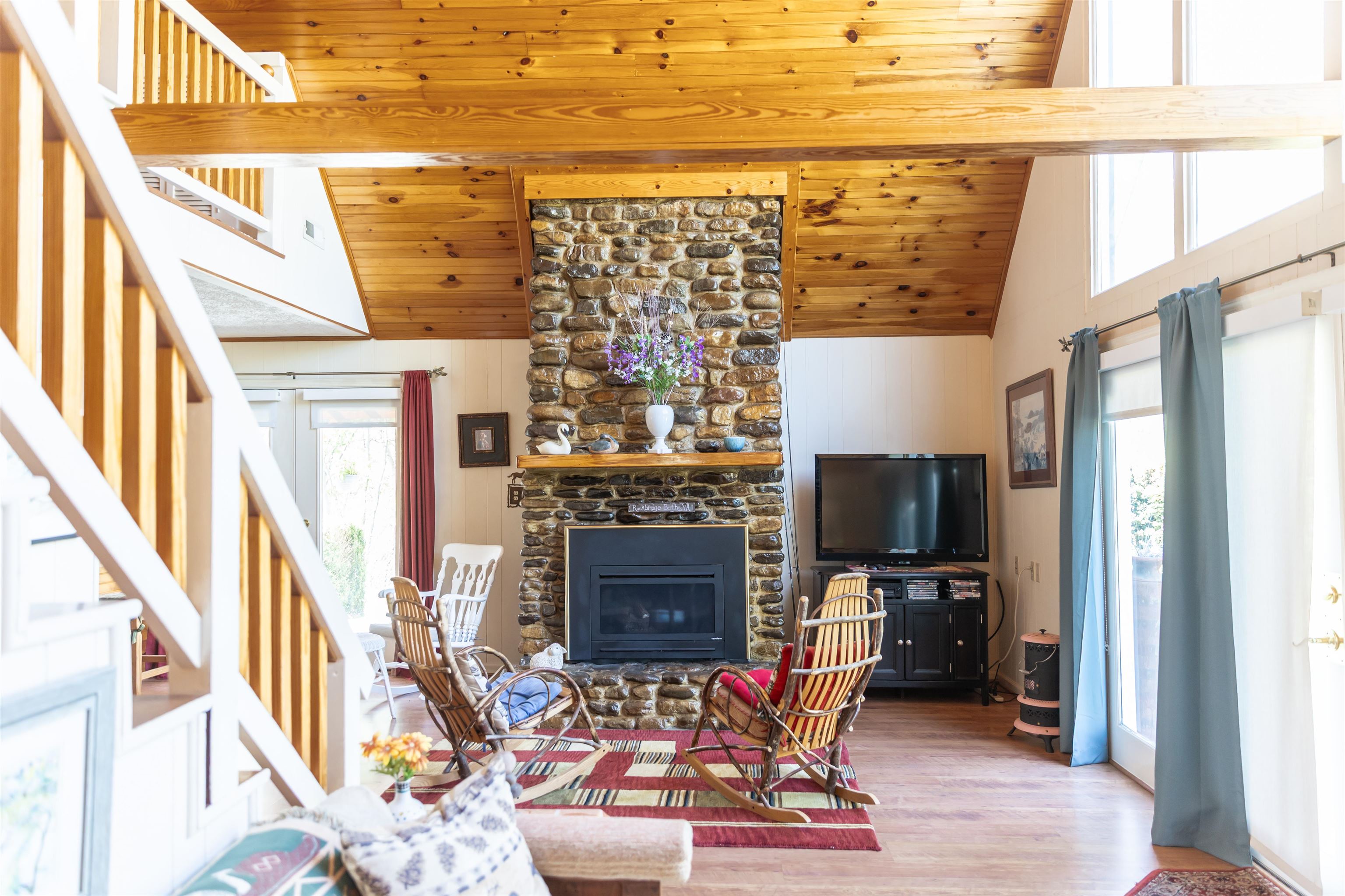 137 MCCURDY LN