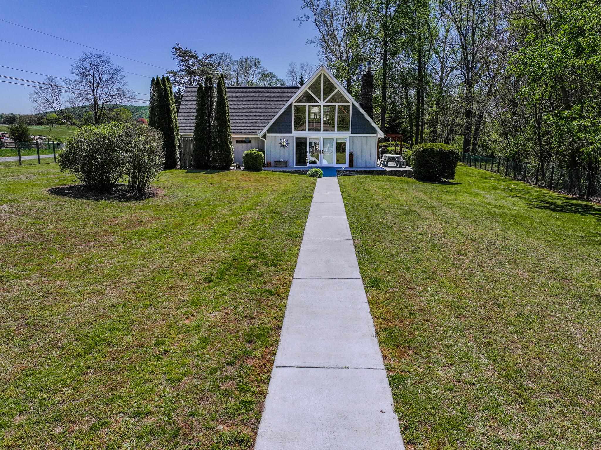 137 MCCURDY LN