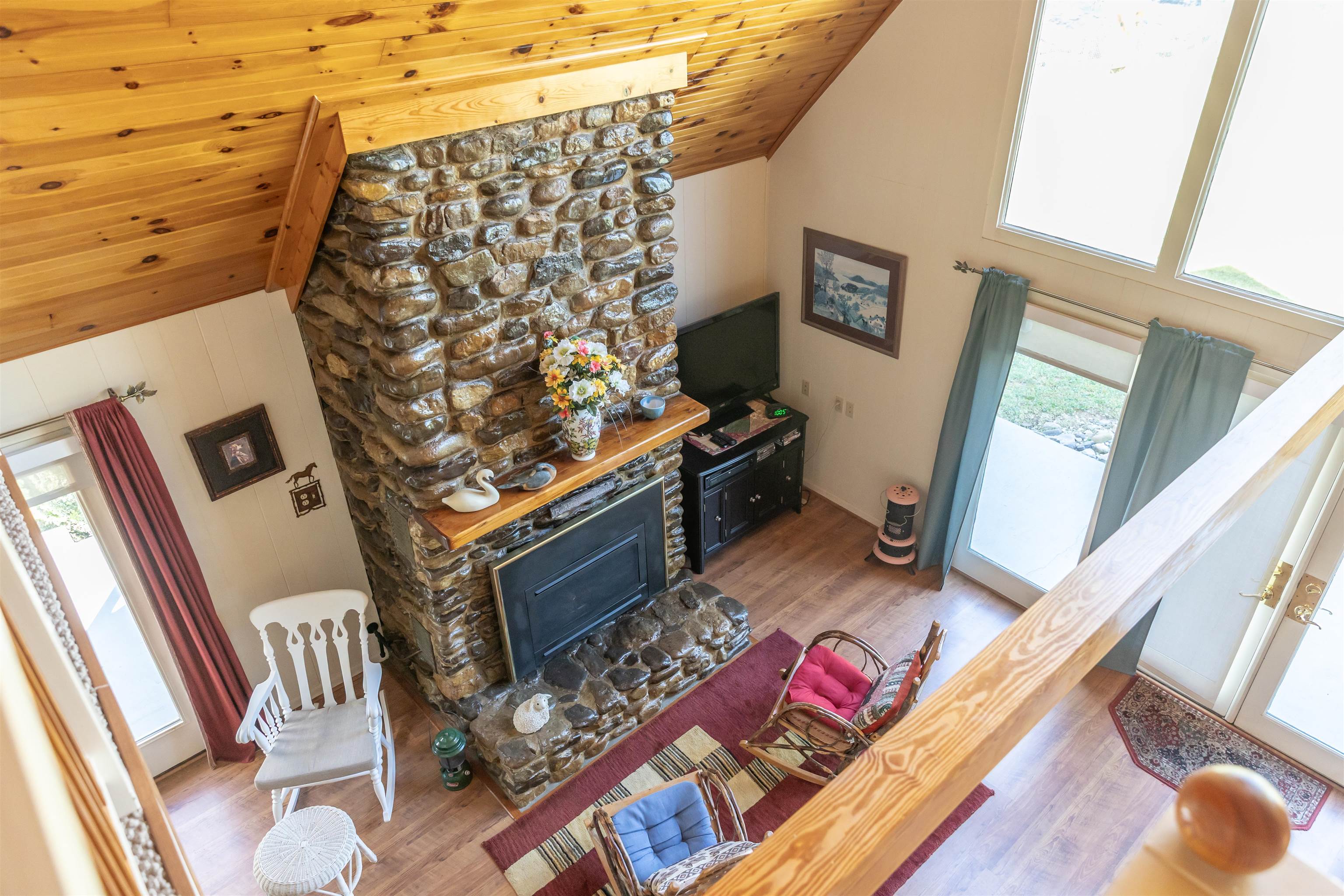137 MCCURDY LN