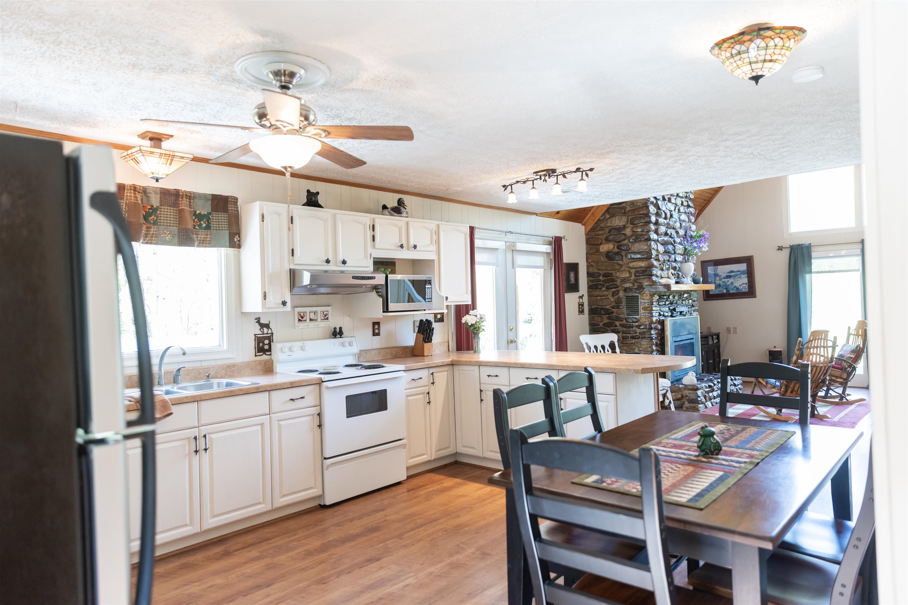 137 MCCURDY LN