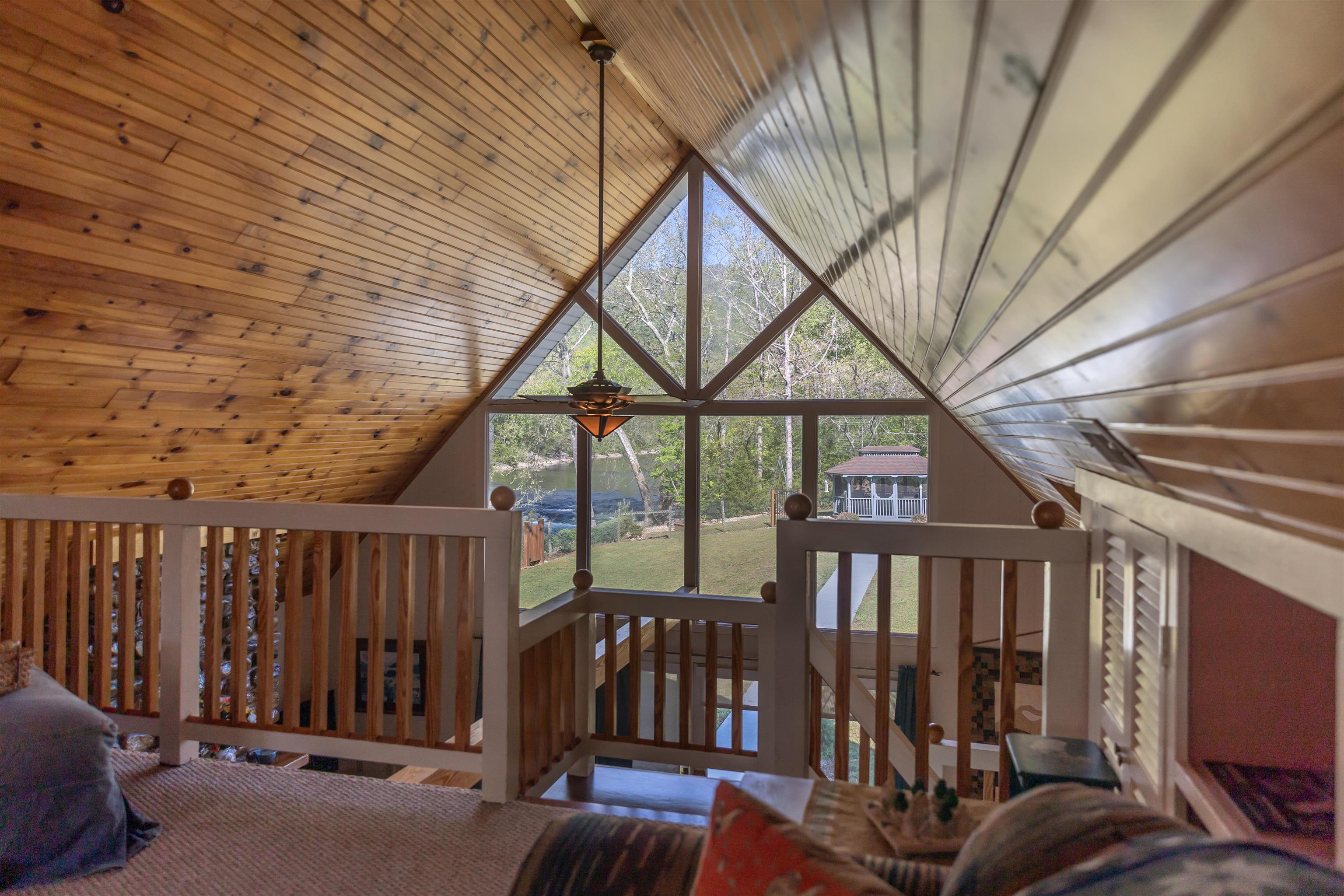 137 MCCURDY LN