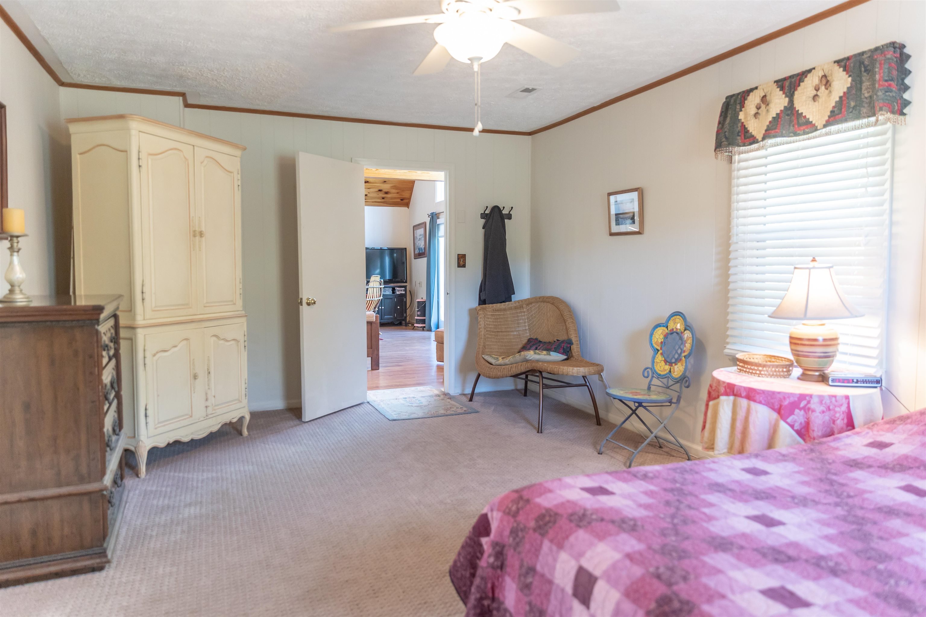 137 MCCURDY LN