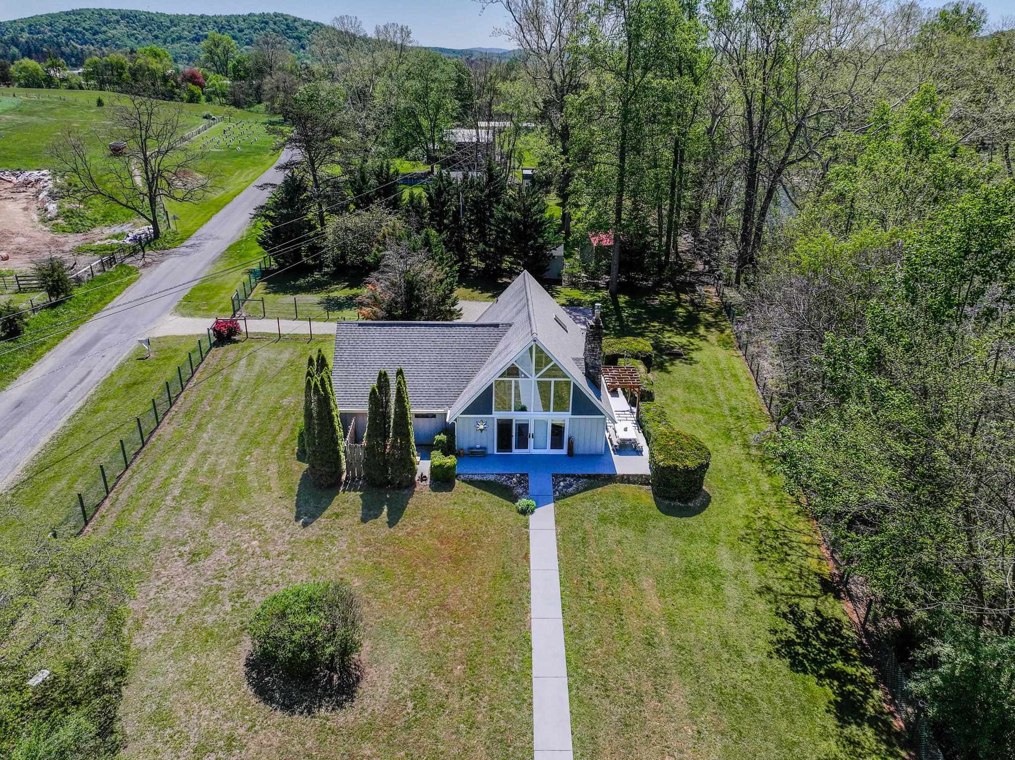 137 MCCURDY LN