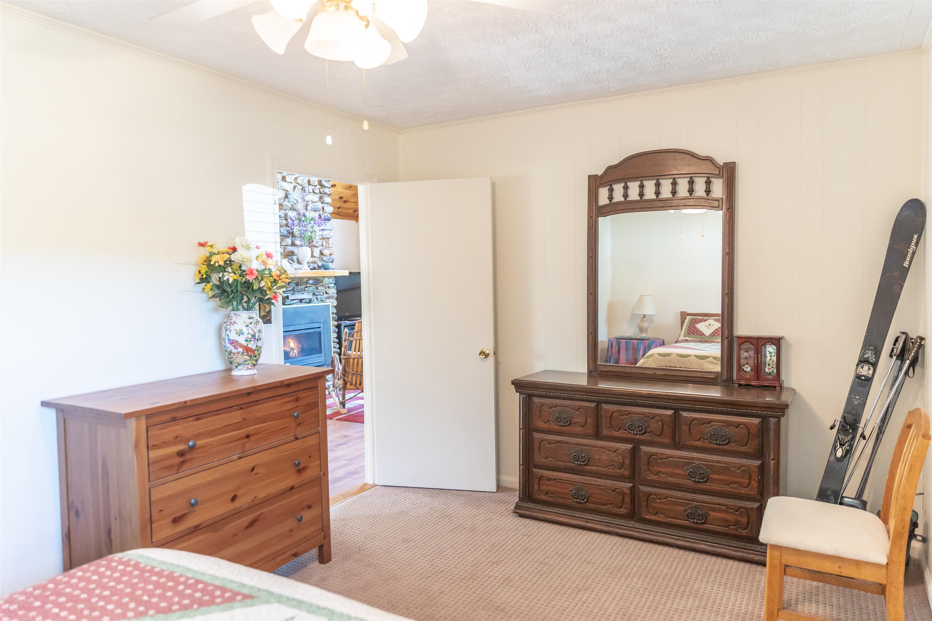 137 MCCURDY LN