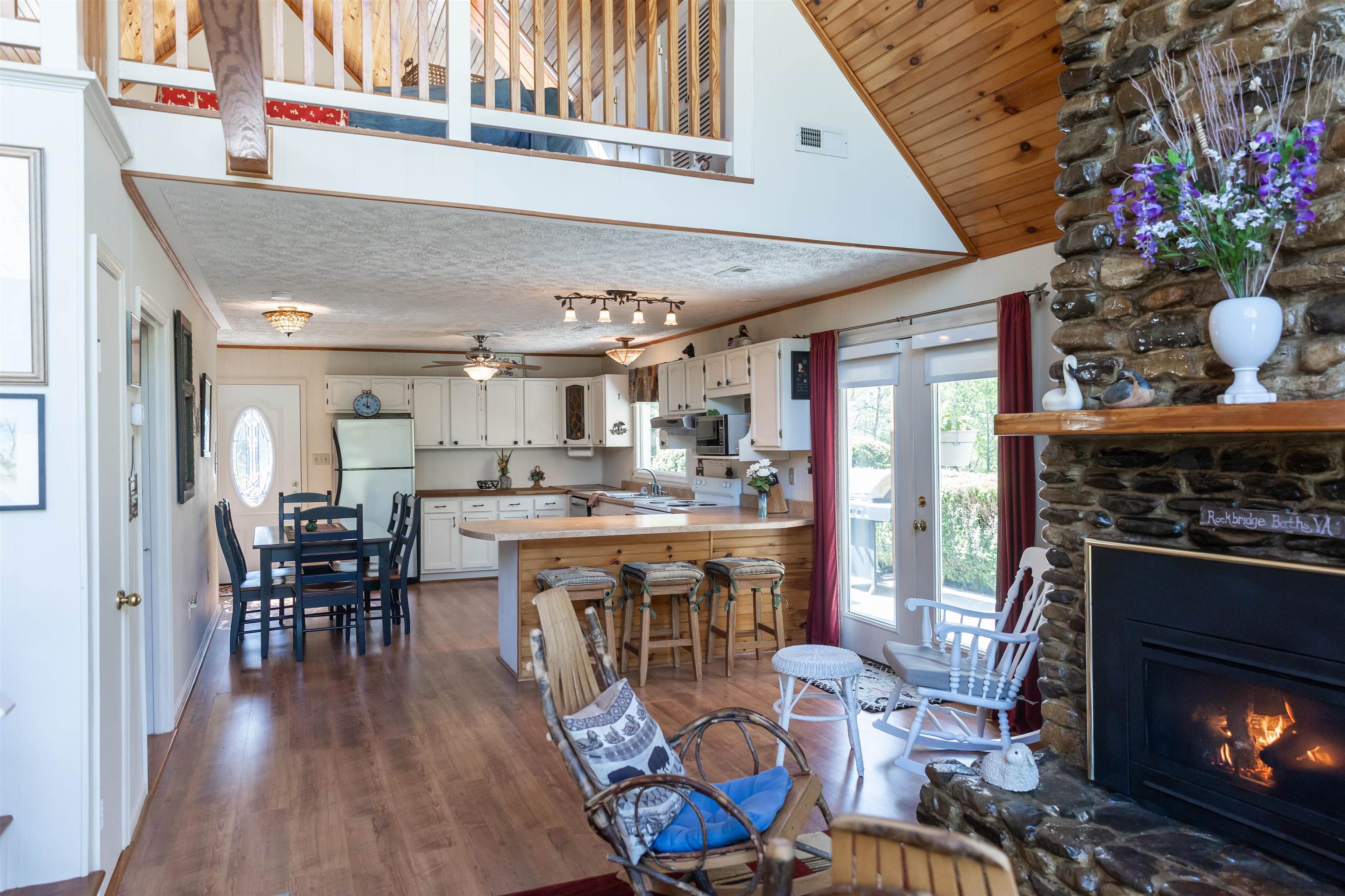 137 MCCURDY LN