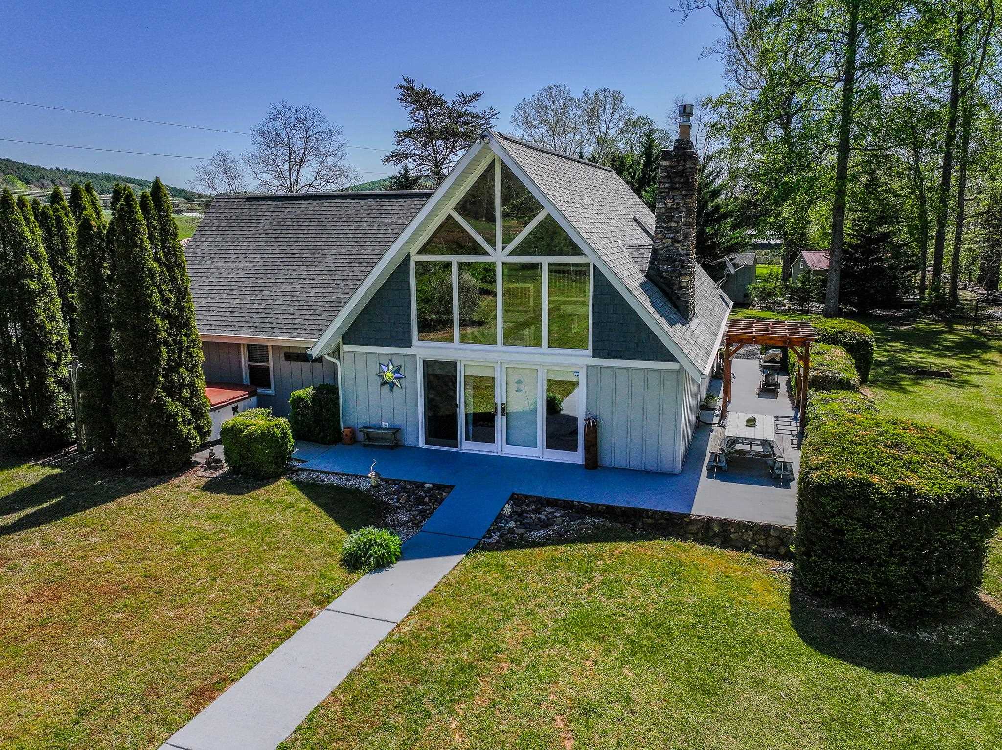 137 MCCURDY LN