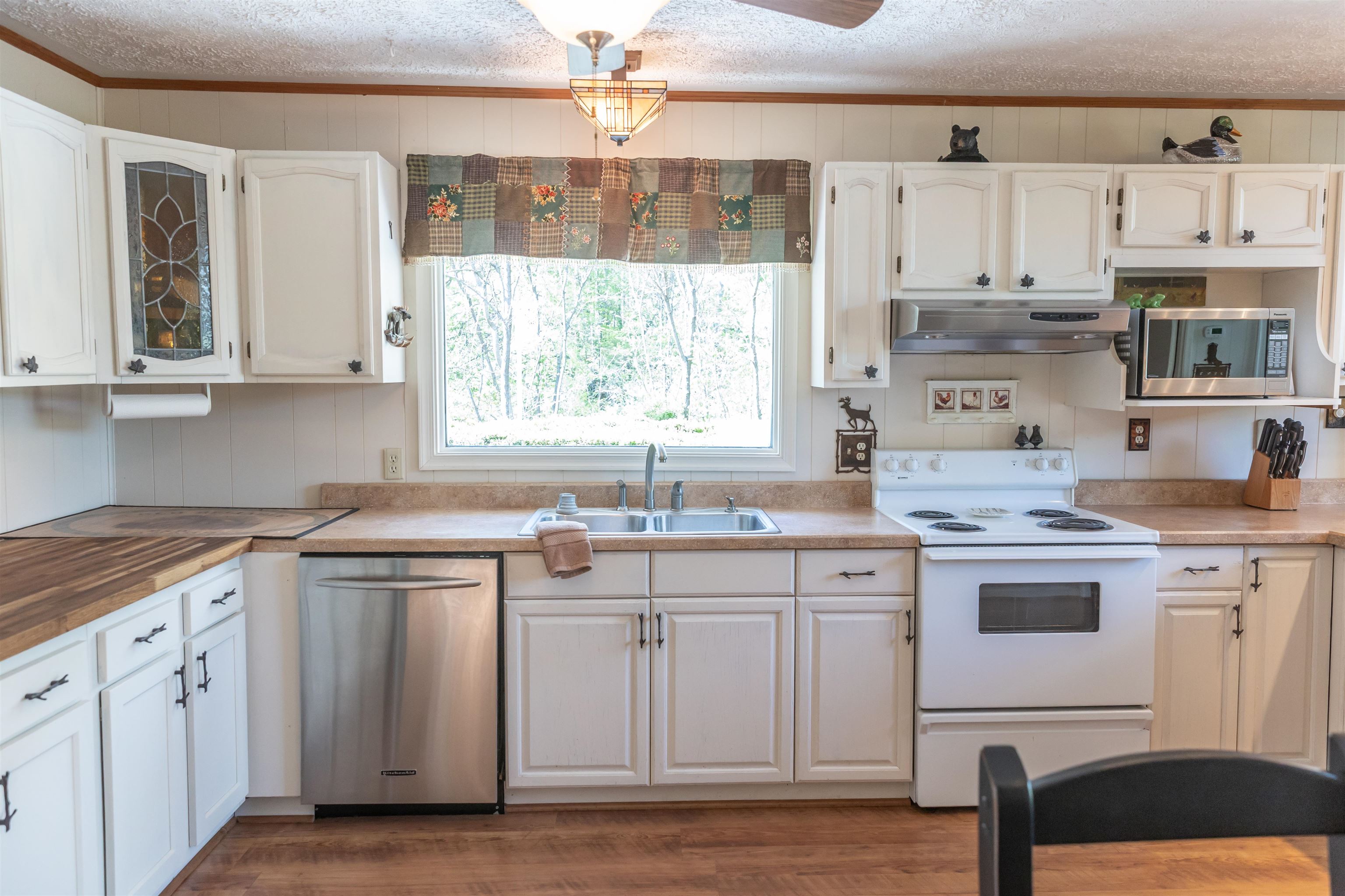 137 MCCURDY LN