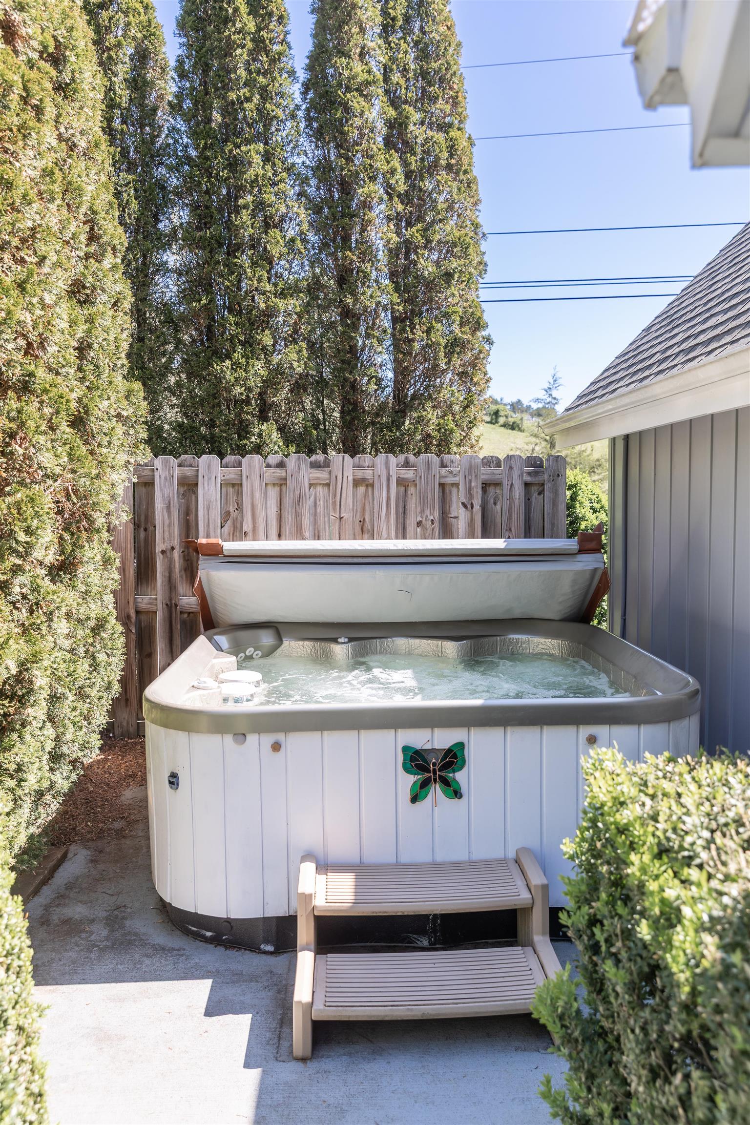 137 MCCURDY LN