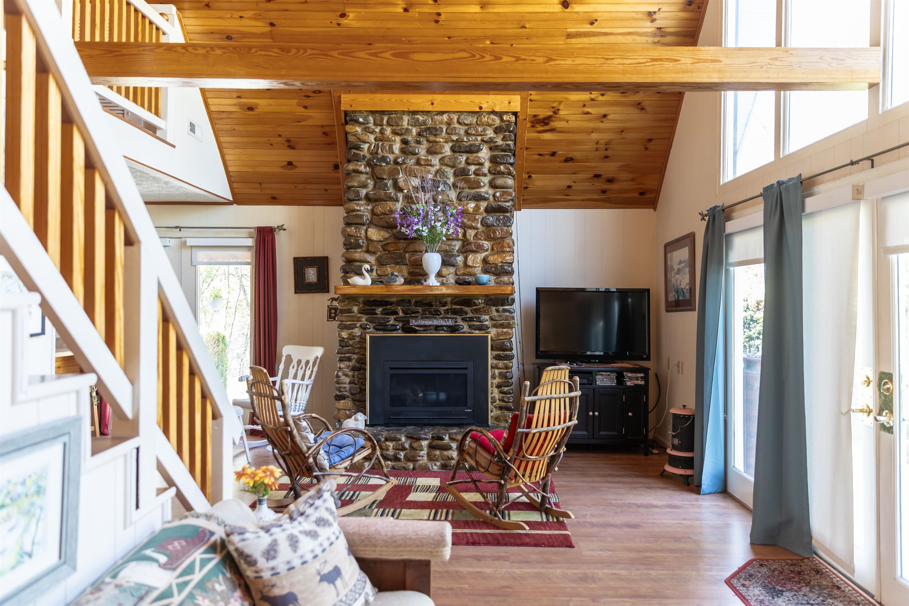 137 MCCURDY LN