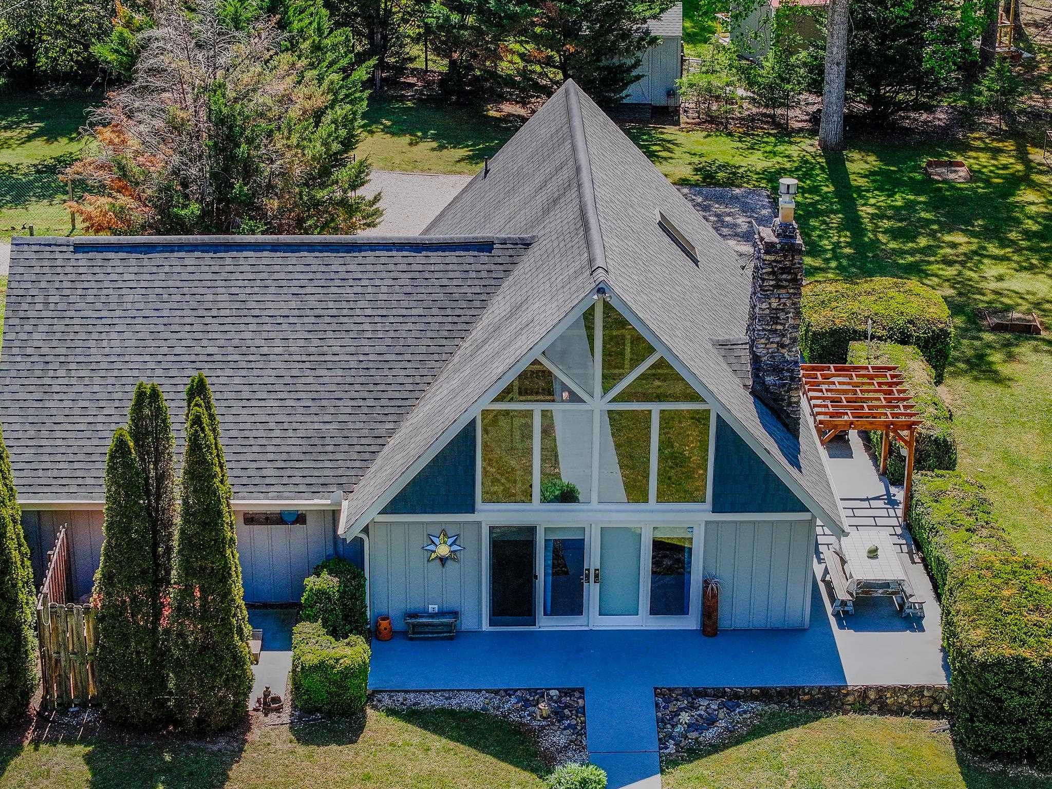 137 MCCURDY LN