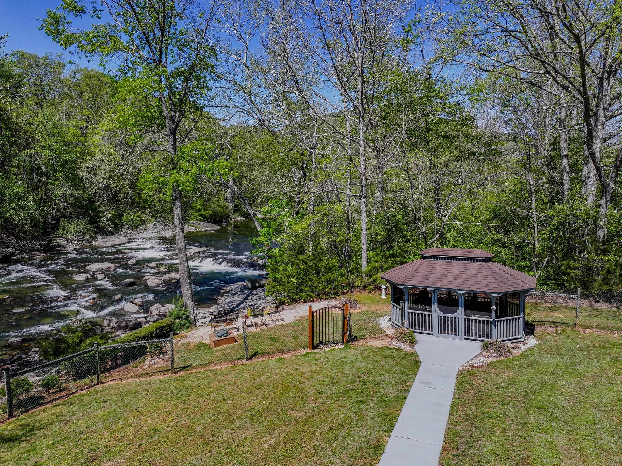 137 MCCURDY LN