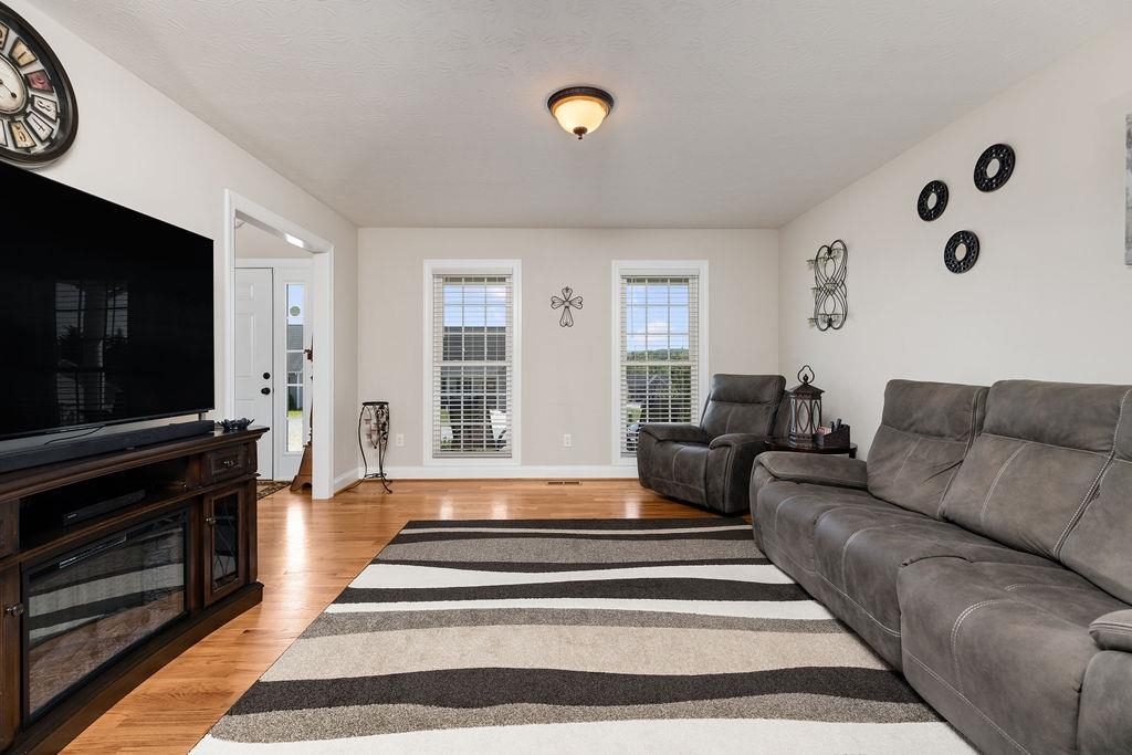 15 DEVONSHIRE CT