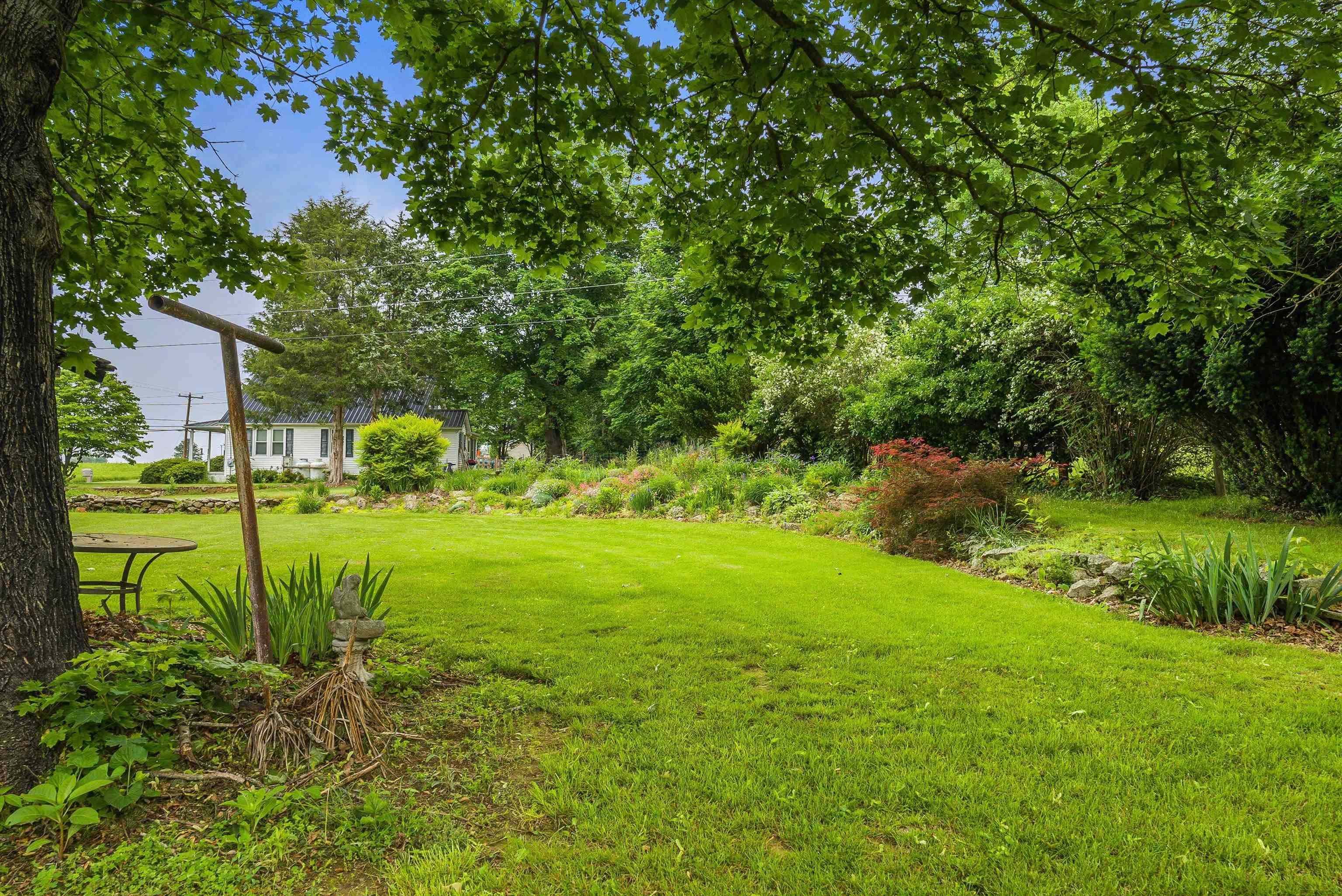 2156 LYNDHURST RD
