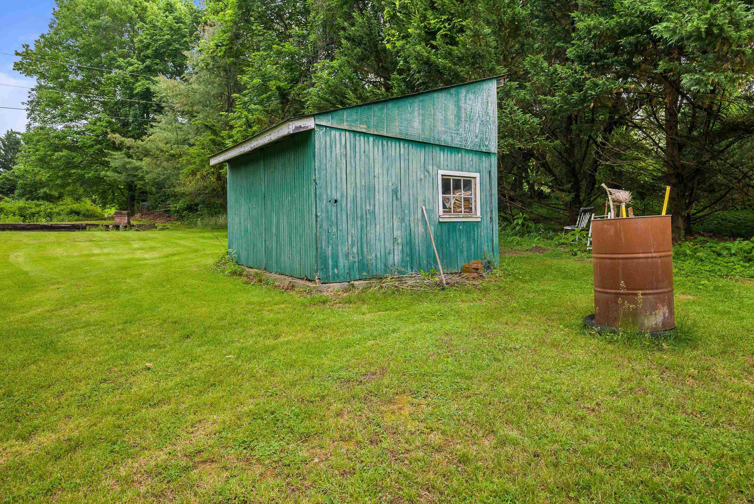 2156 LYNDHURST RD