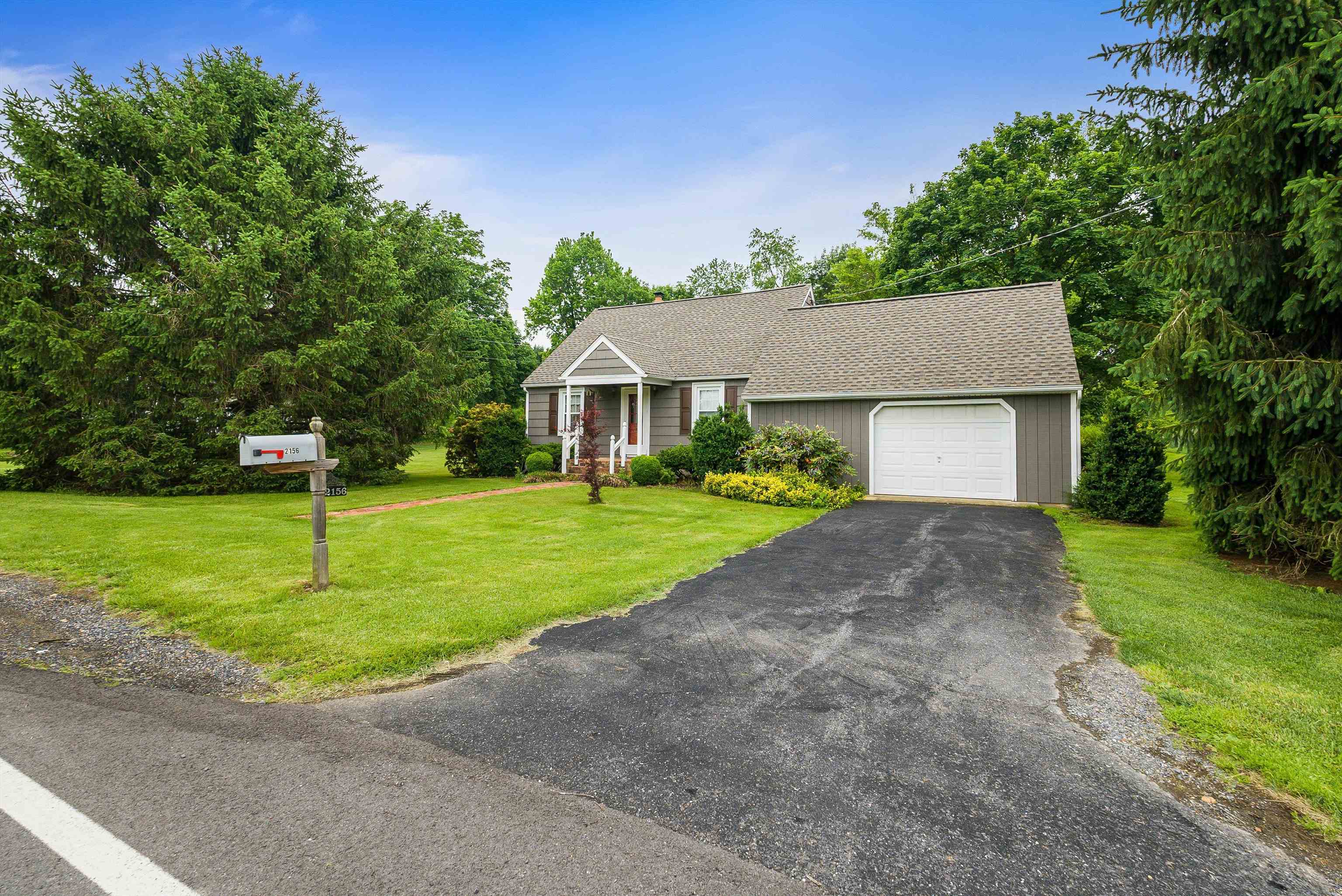 2156 LYNDHURST RD