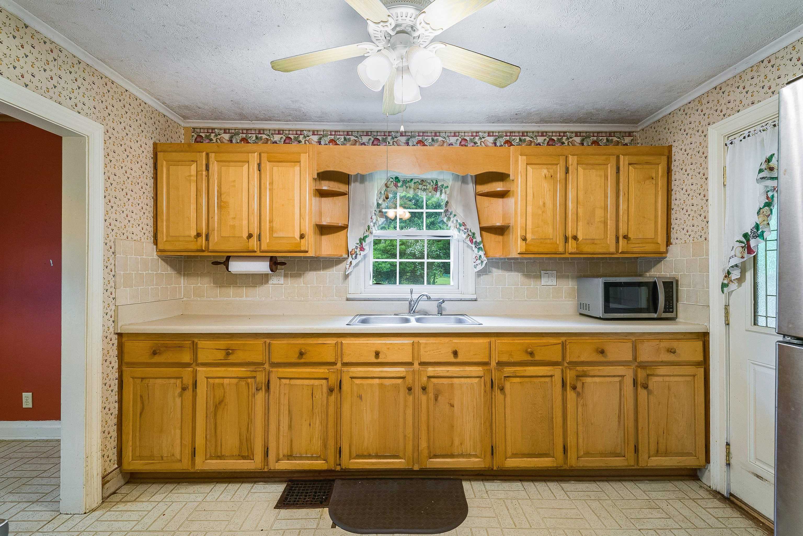 2156 LYNDHURST RD