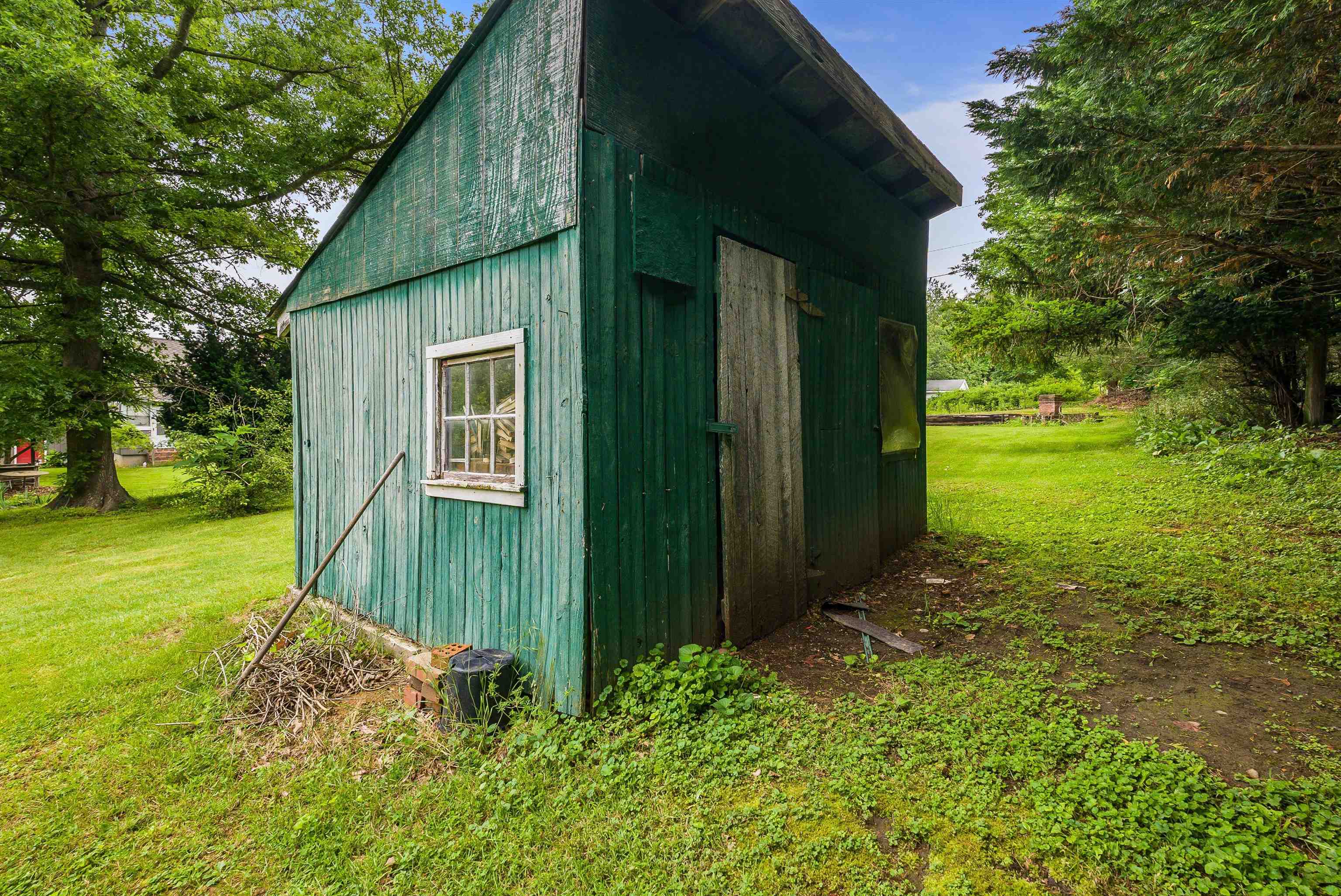 2156 LYNDHURST RD