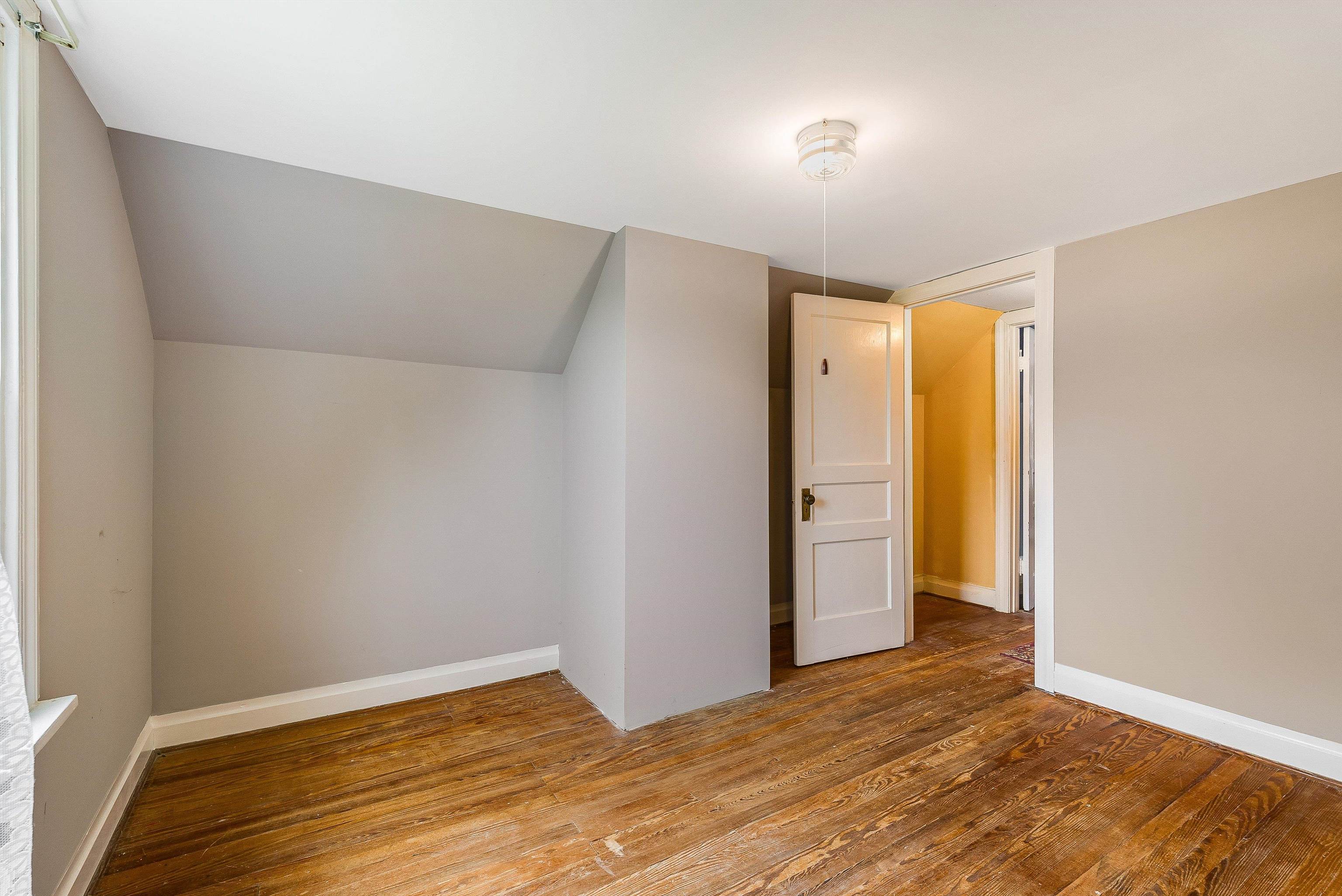 2156 LYNDHURST RD