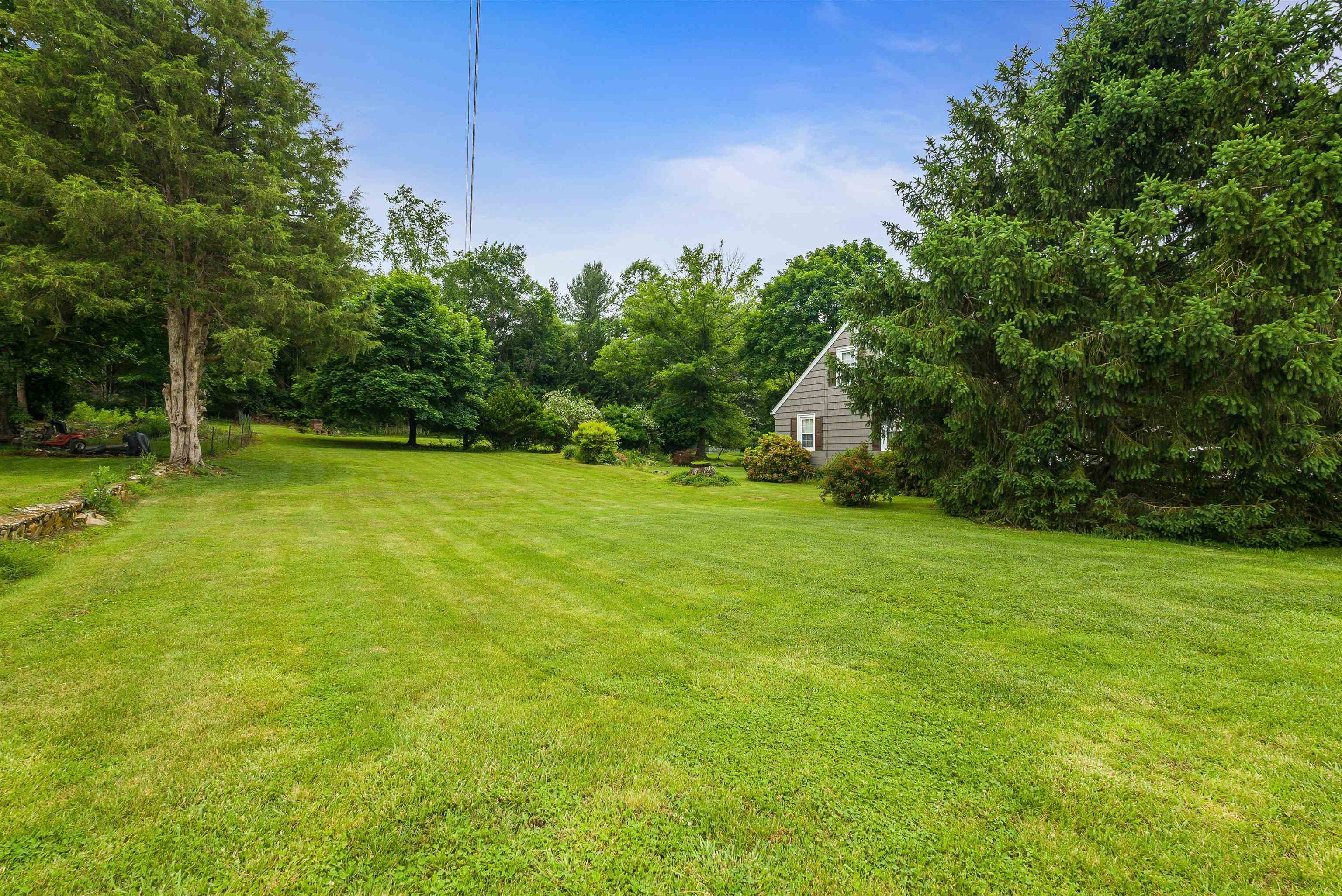 2156 LYNDHURST RD