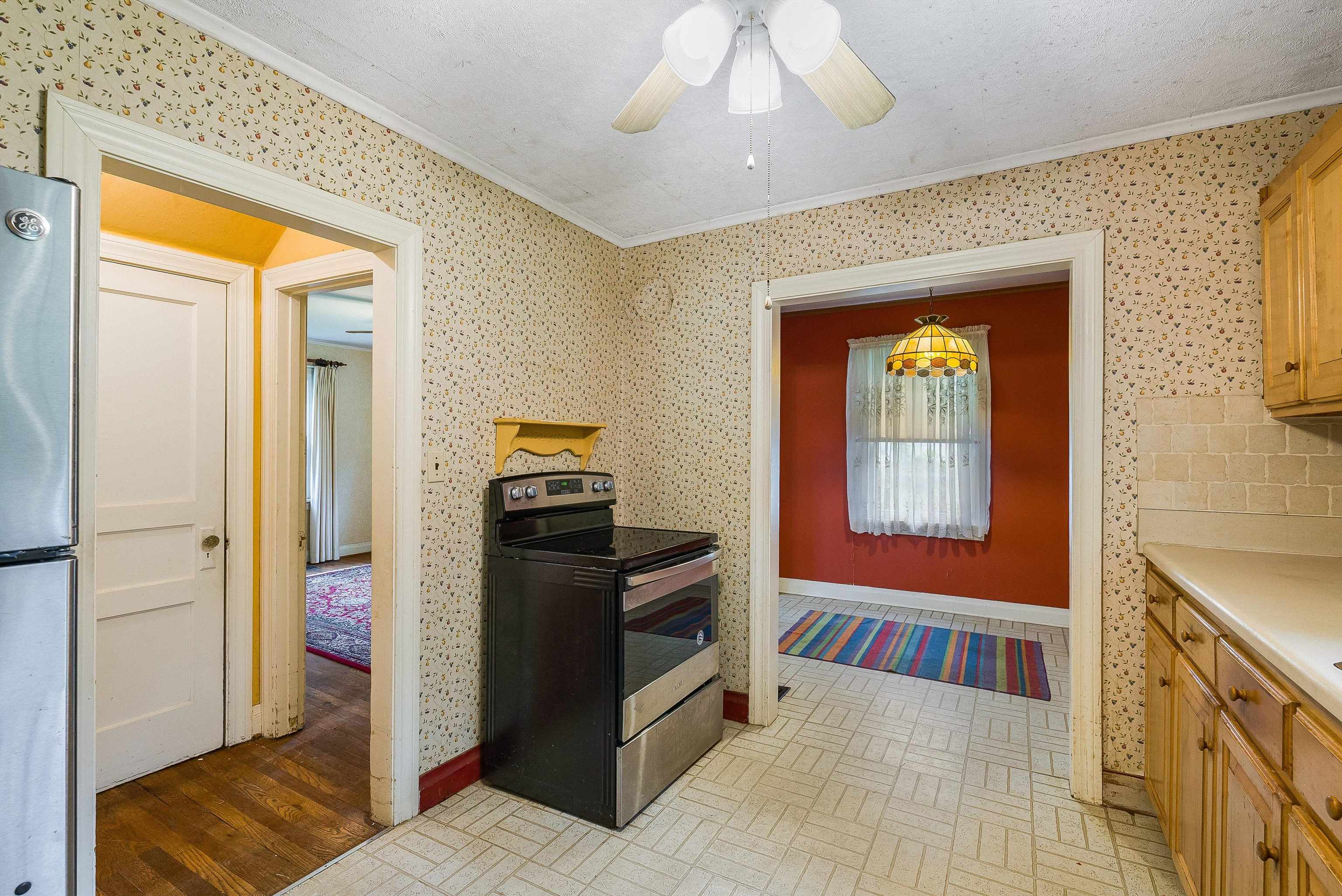 2156 LYNDHURST RD